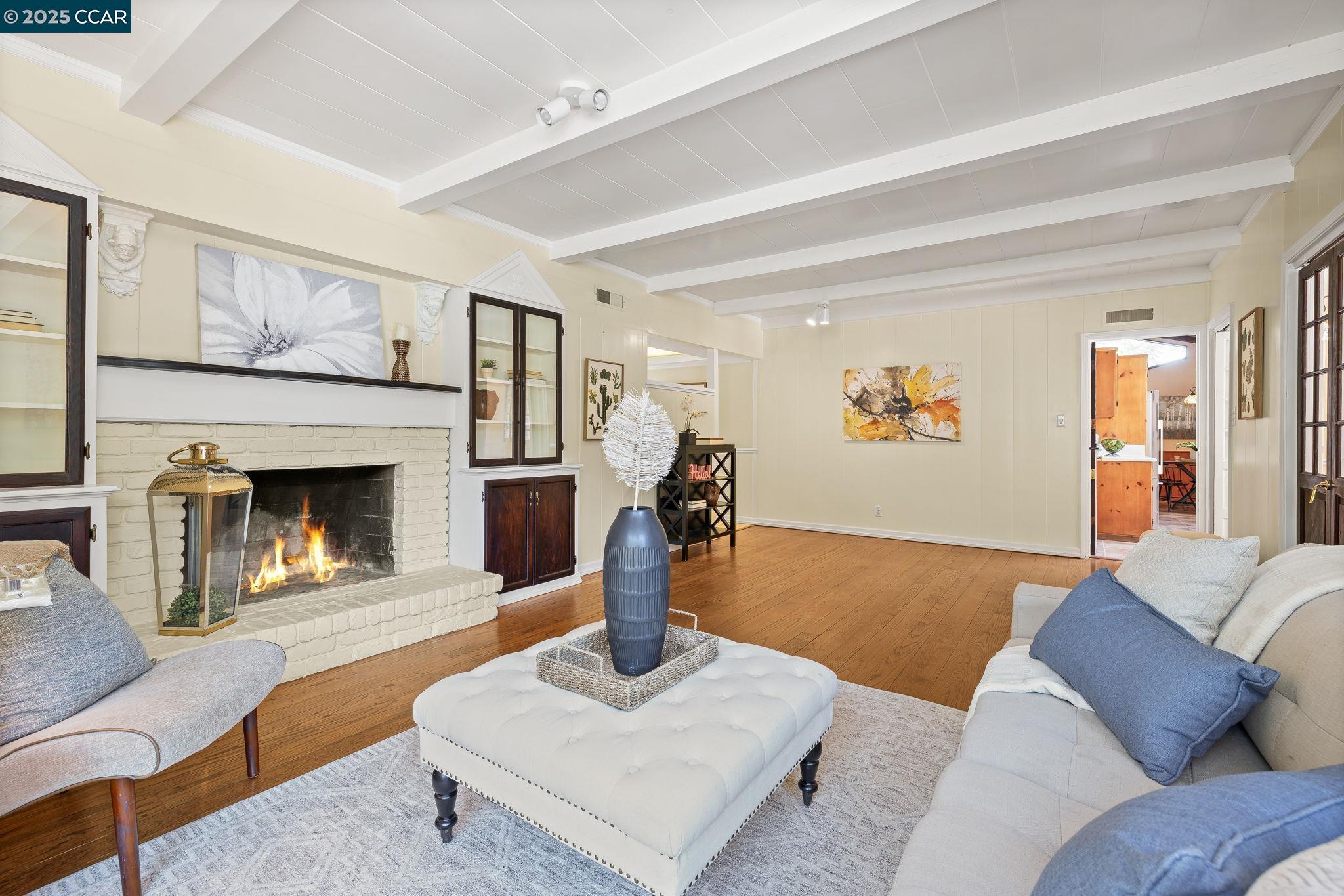 Detail Gallery Image 3 of 26 For 1968 Meadow Rd, Walnut Creek,  CA 94595 - 4 Beds | 3 Baths