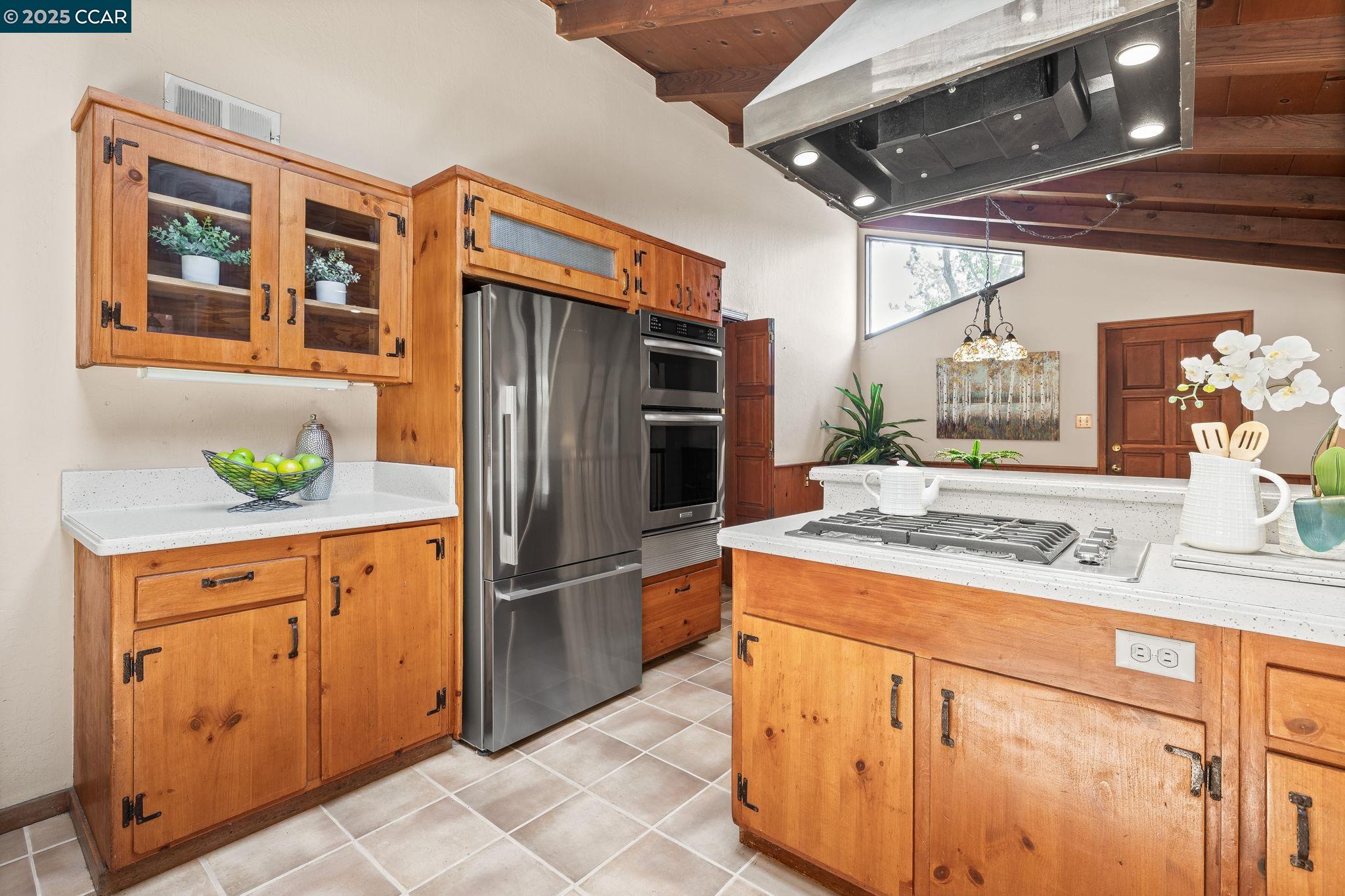 Detail Gallery Image 7 of 26 For 1968 Meadow Rd, Walnut Creek,  CA 94595 - 4 Beds | 3 Baths