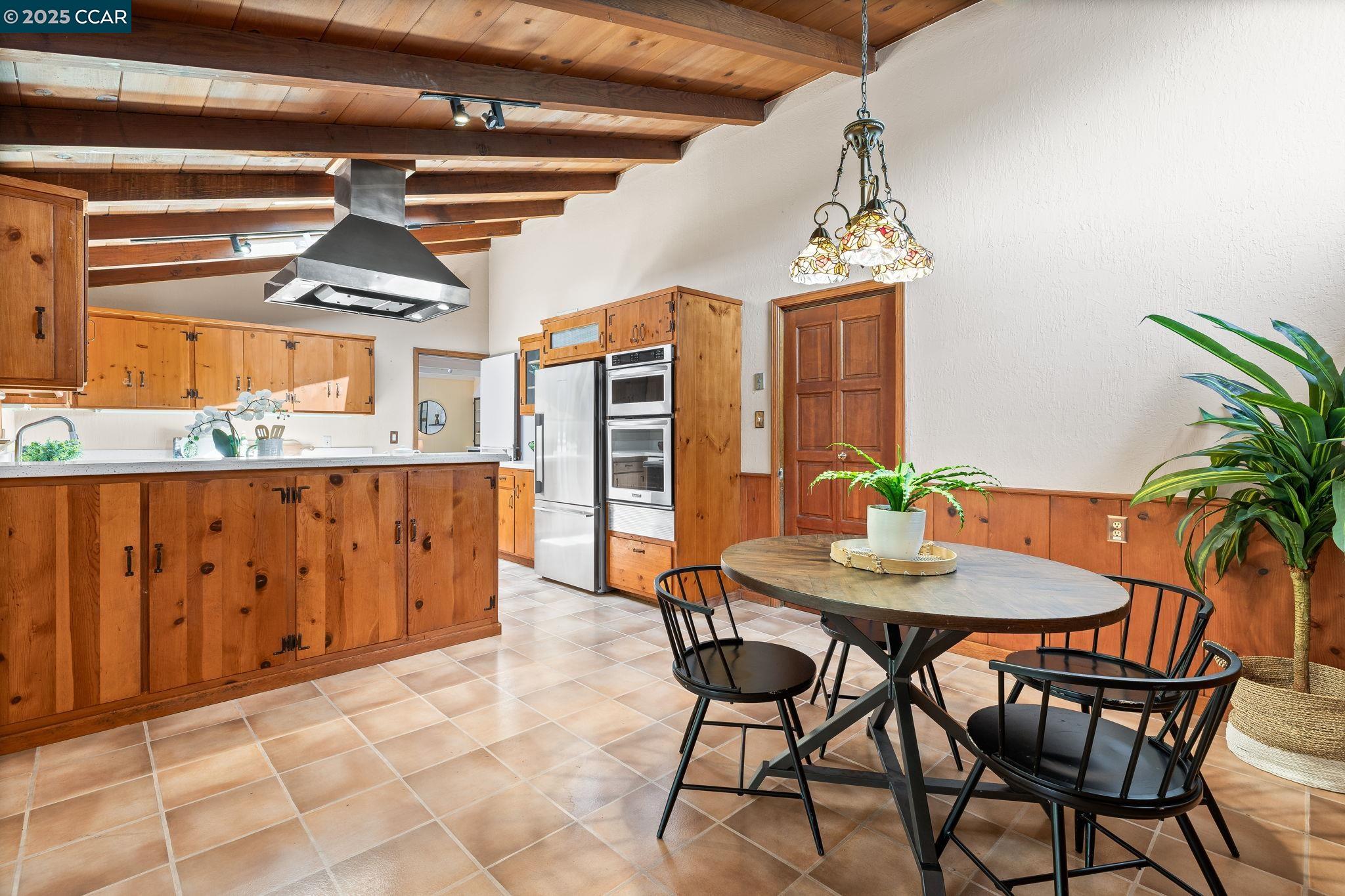 Detail Gallery Image 8 of 26 For 1968 Meadow Rd, Walnut Creek,  CA 94595 - 4 Beds | 3 Baths