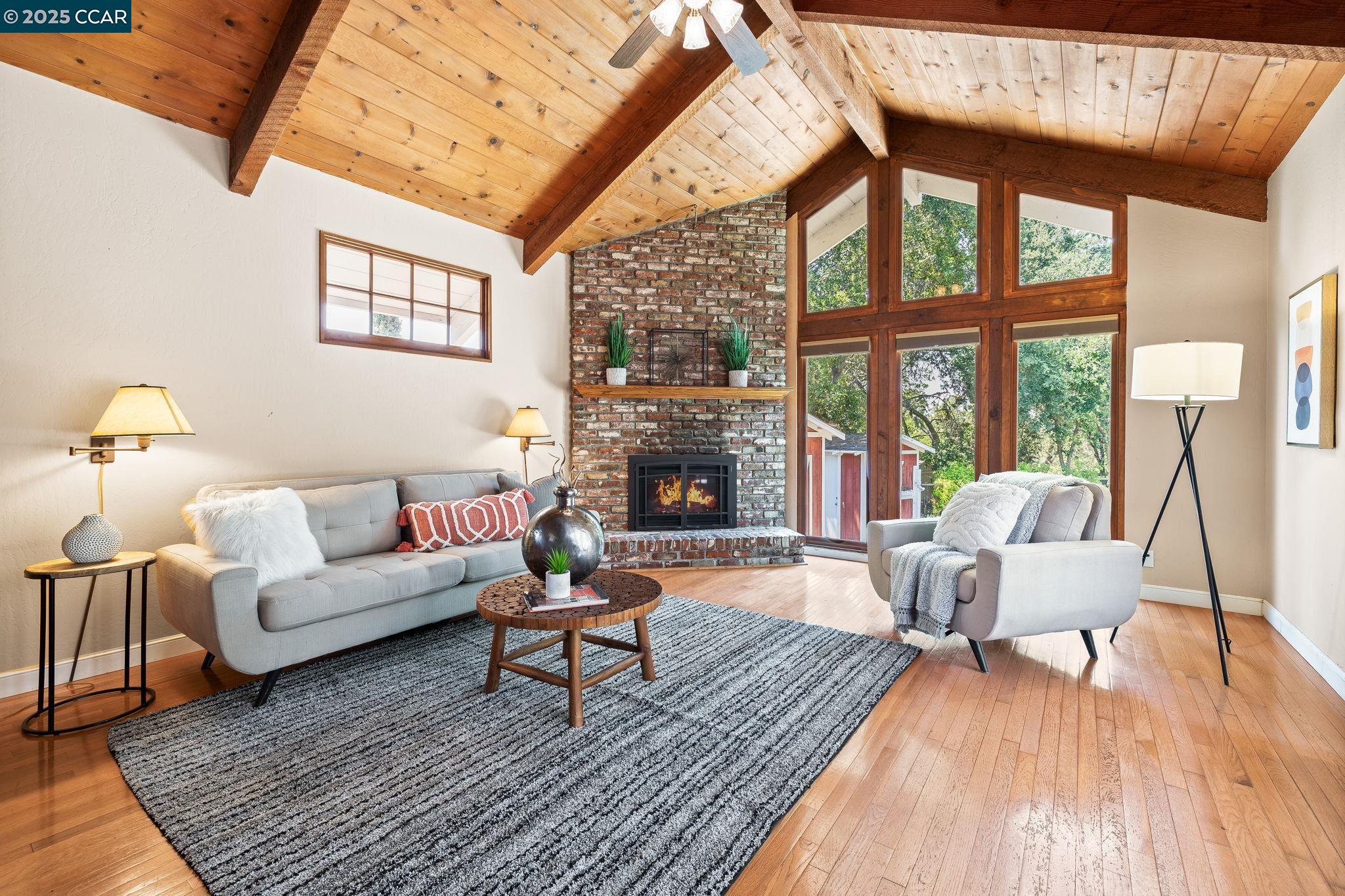 Detail Gallery Image 9 of 26 For 1968 Meadow Rd, Walnut Creek,  CA 94595 - 4 Beds | 3 Baths