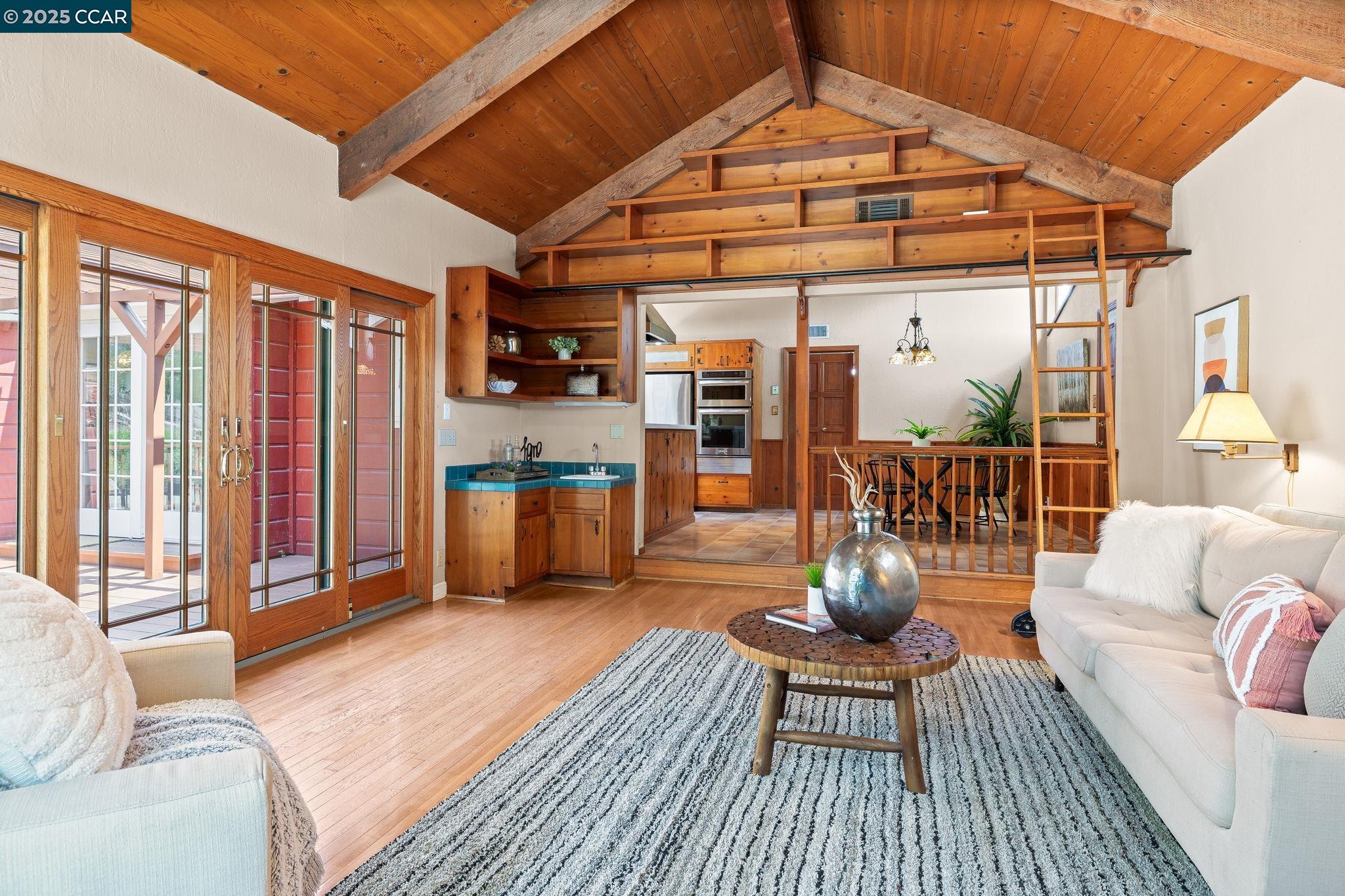 Detail Gallery Image 10 of 26 For 1968 Meadow Rd, Walnut Creek,  CA 94595 - 4 Beds | 3 Baths
