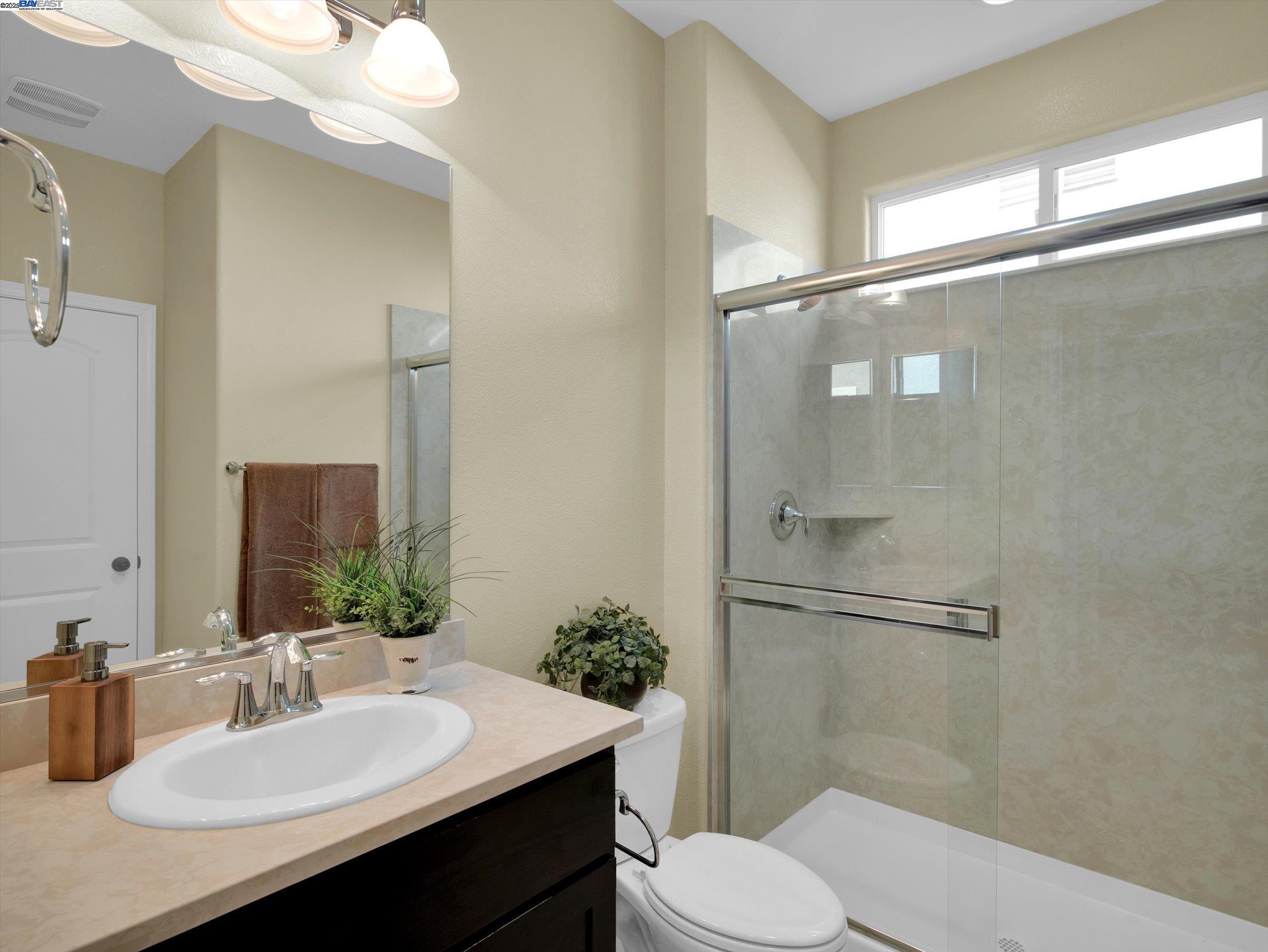 Detail Gallery Image 8 of 58 For 582 Pasture Ave, Lathrop,  CA 95330 - 4 Beds | 3 Baths