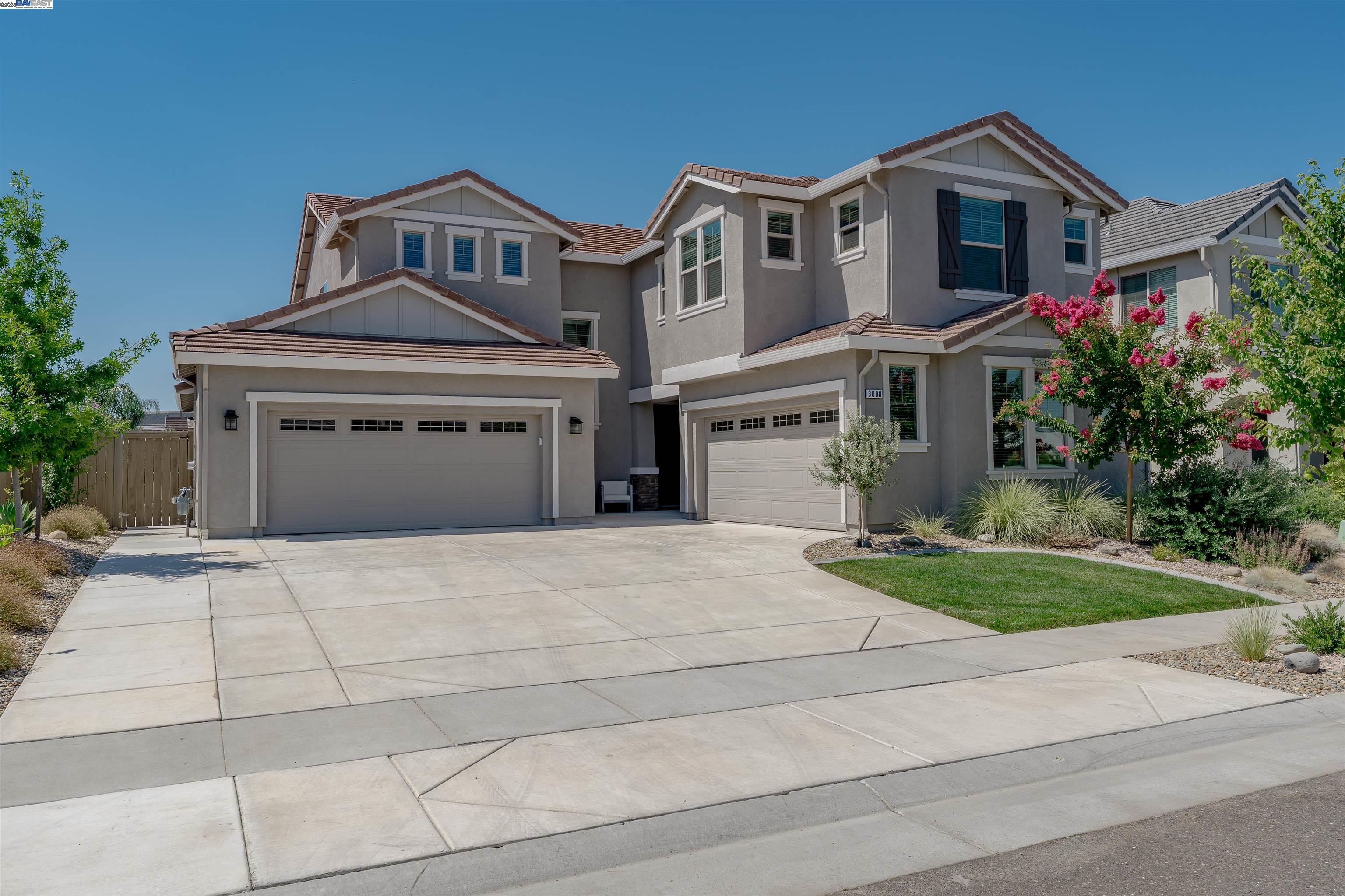 Detail Gallery Image 1 of 47 For 3008 Jaffrey St, Roseville,  CA 95747 - 5 Beds | 4/1 Baths