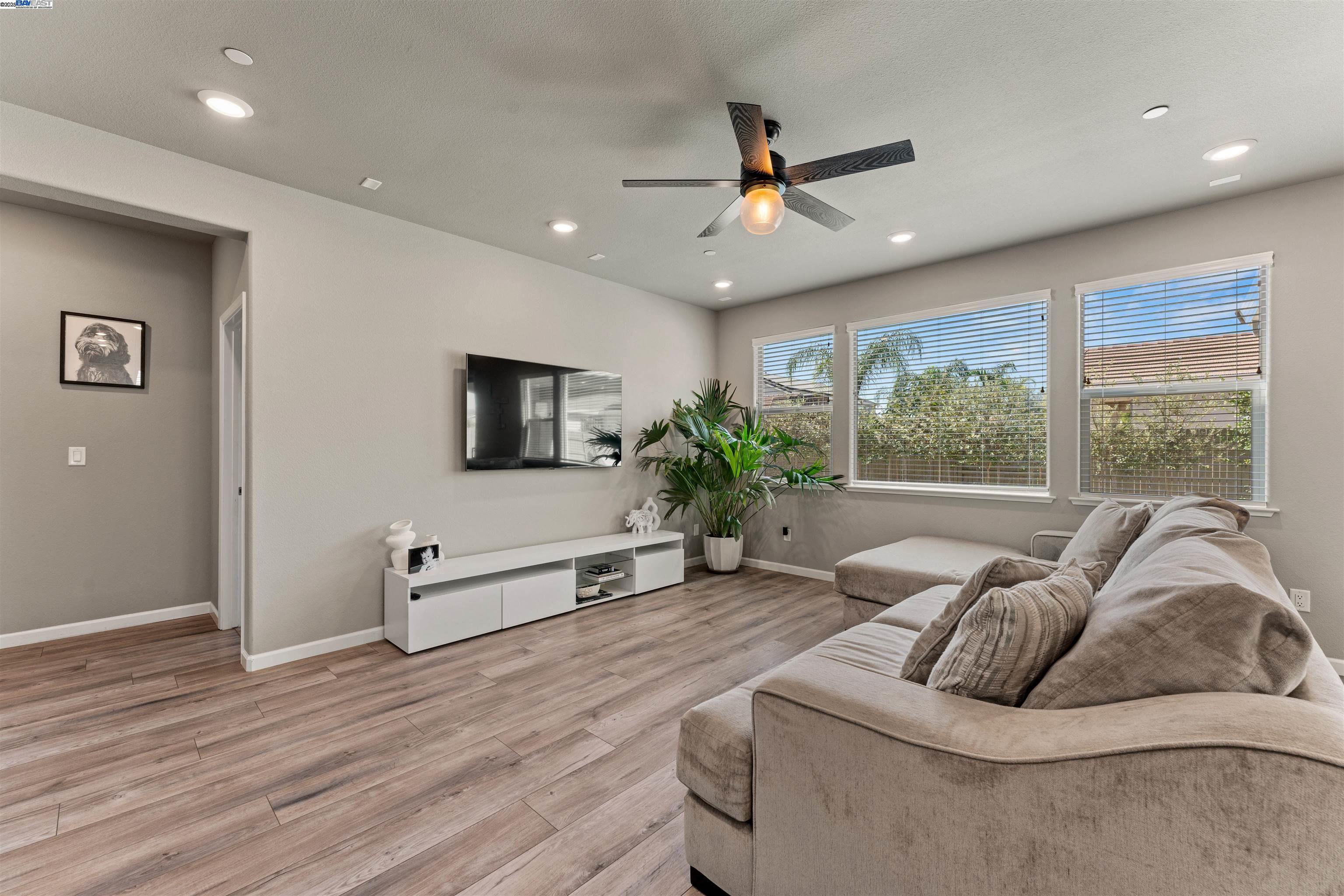 Detail Gallery Image 11 of 47 For 3008 Jaffrey St, Roseville,  CA 95747 - 5 Beds | 4/1 Baths