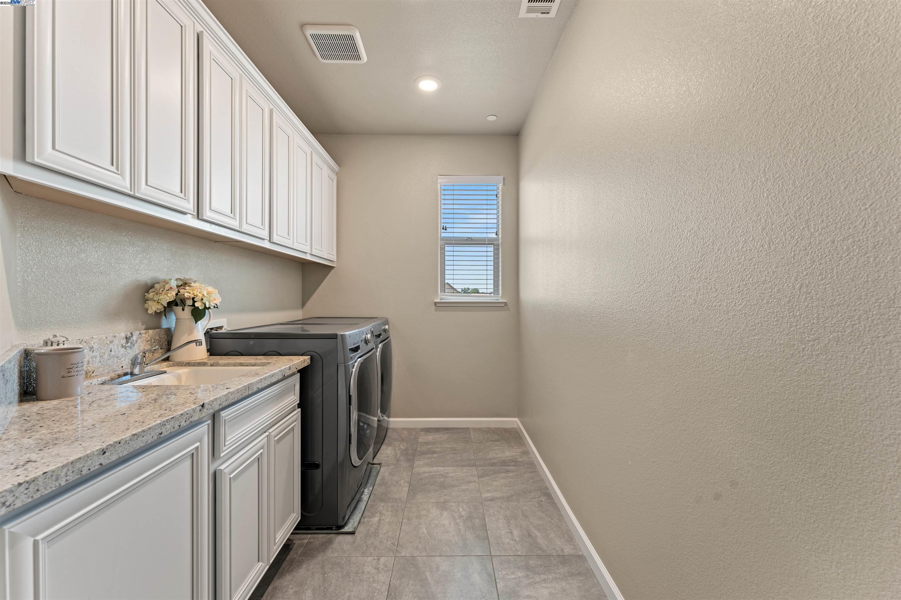 Detail Gallery Image 29 of 47 For 3008 Jaffrey St, Roseville,  CA 95747 - 5 Beds | 4/1 Baths