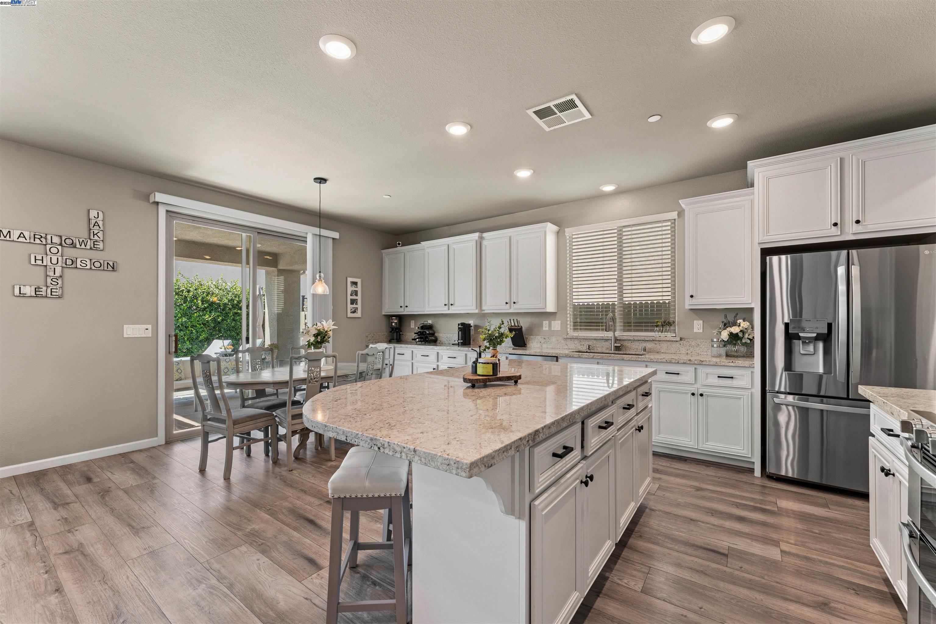Detail Gallery Image 6 of 47 For 3008 Jaffrey St, Roseville,  CA 95747 - 5 Beds | 4/1 Baths