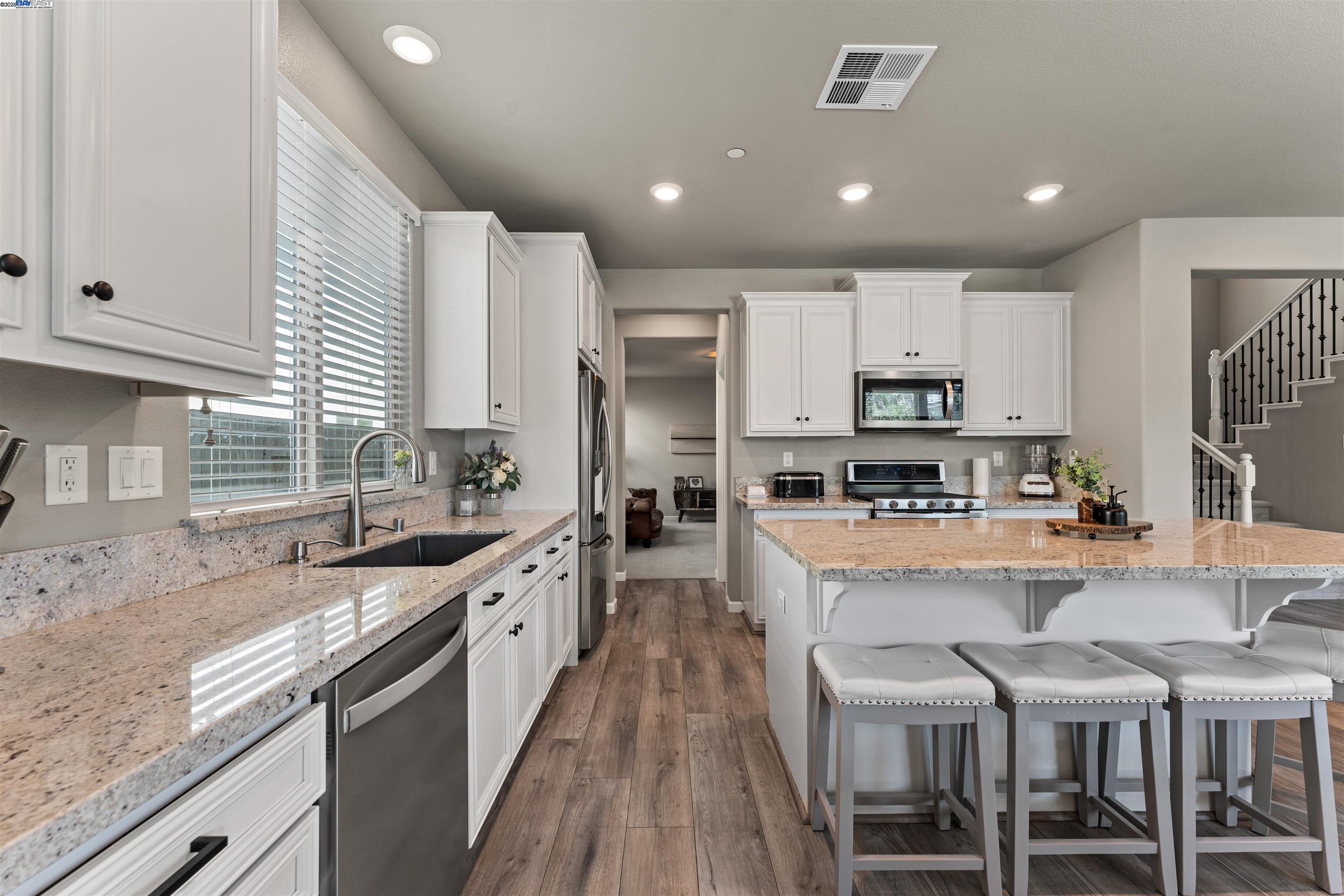 Detail Gallery Image 7 of 47 For 3008 Jaffrey St, Roseville,  CA 95747 - 5 Beds | 4/1 Baths