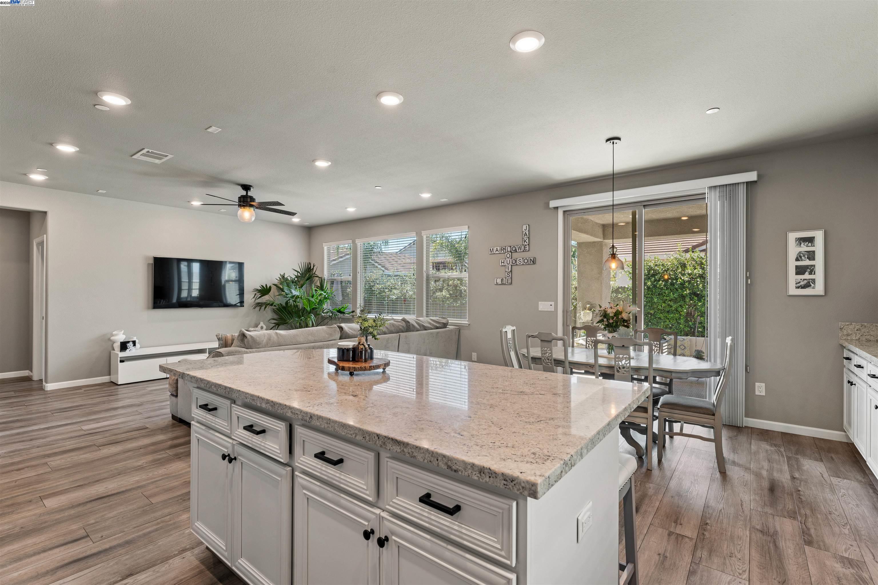 Detail Gallery Image 8 of 47 For 3008 Jaffrey St, Roseville,  CA 95747 - 5 Beds | 4/1 Baths
