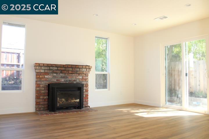 Detail Gallery Image 2 of 30 For 2443 Stokes Ave, Pinole,  CA 94564 - 3 Beds | 2 Baths