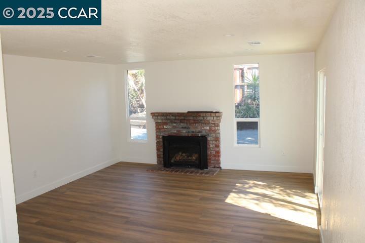 Detail Gallery Image 3 of 30 For 2443 Stokes Ave, Pinole,  CA 94564 - 3 Beds | 2 Baths
