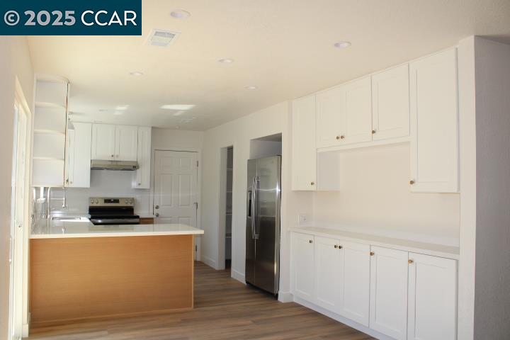 Detail Gallery Image 4 of 30 For 2443 Stokes Ave, Pinole,  CA 94564 - 3 Beds | 2 Baths