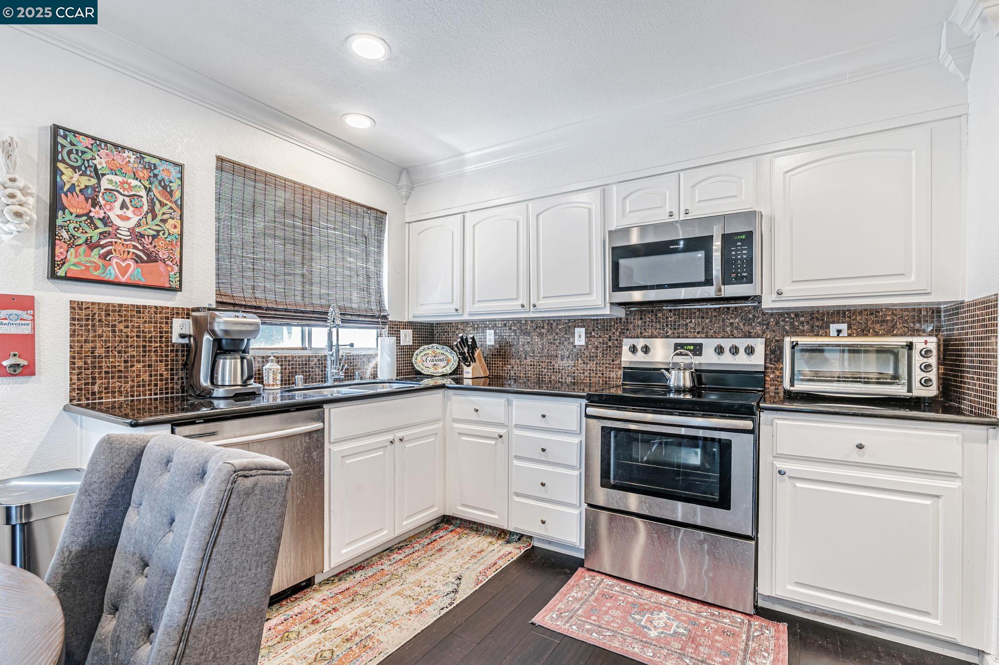 Detail Gallery Image 12 of 40 For 5103 Pioneer Way, Antioch,  CA 94531 - 3 Beds | 2/1 Baths