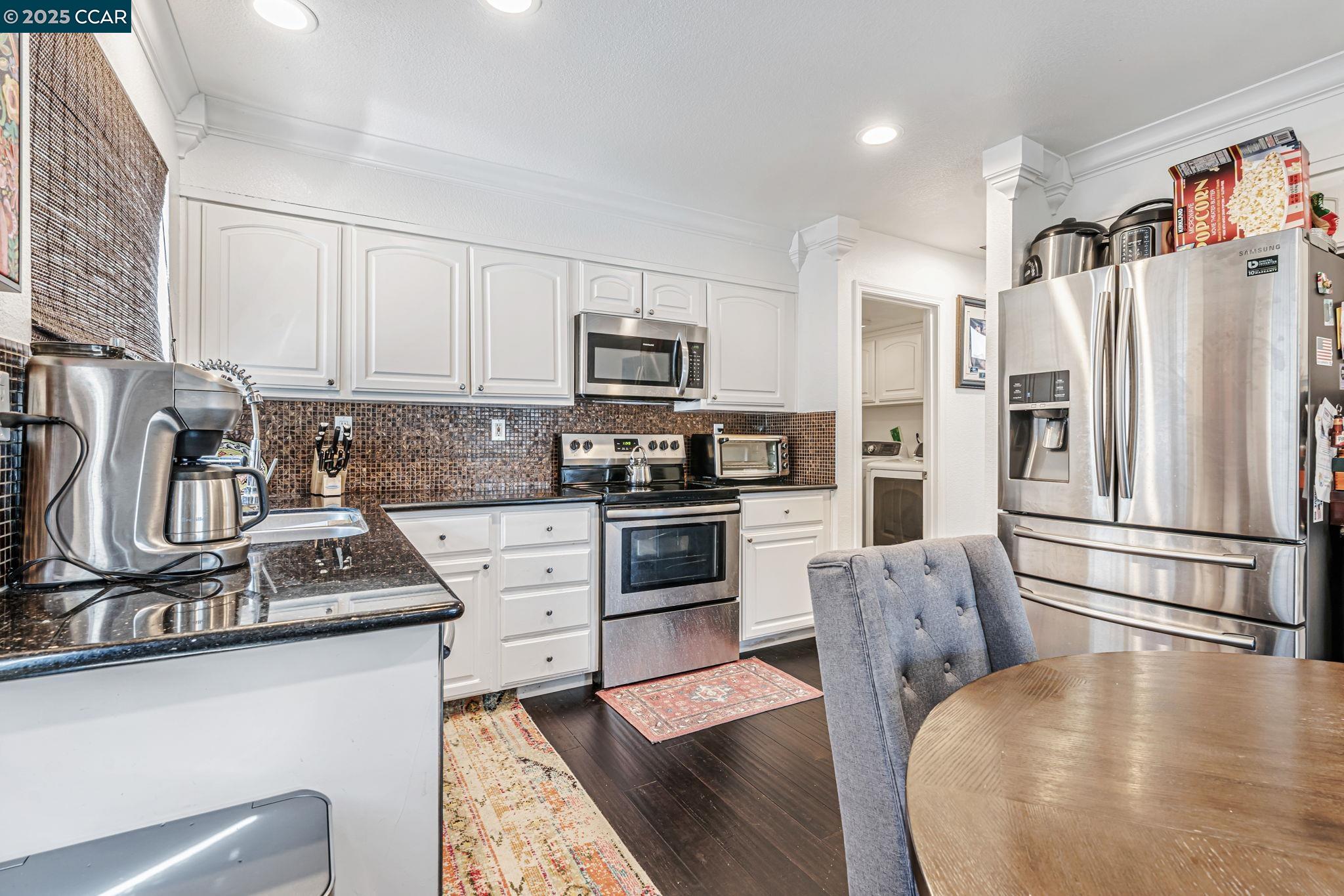 Detail Gallery Image 13 of 40 For 5103 Pioneer Way, Antioch,  CA 94531 - 3 Beds | 2/1 Baths