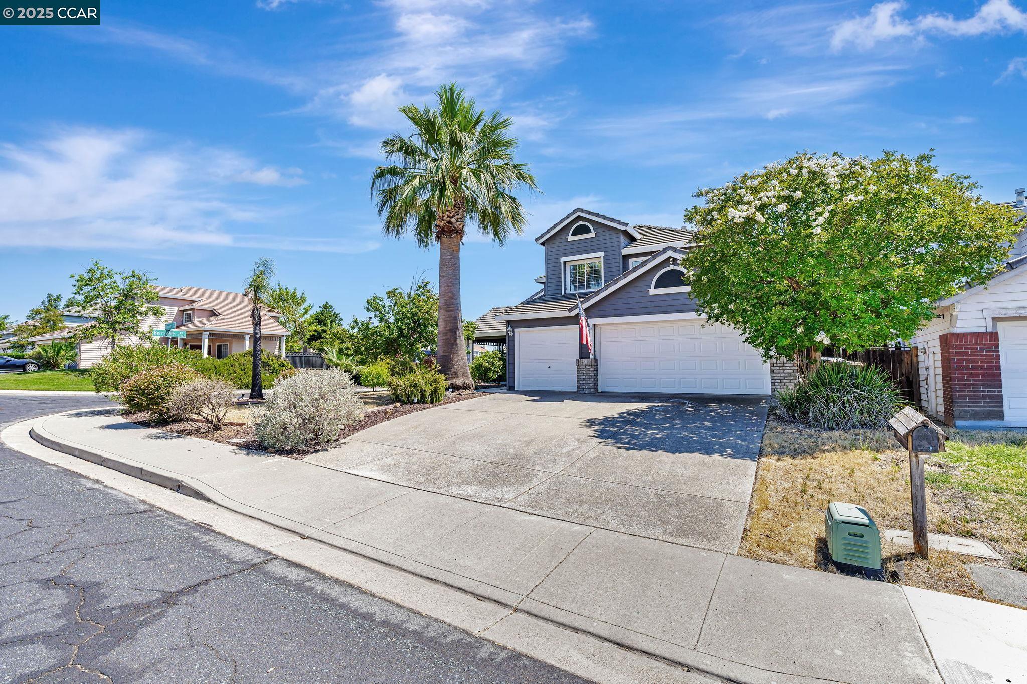 Detail Gallery Image 3 of 40 For 5103 Pioneer Way, Antioch,  CA 94531 - 3 Beds | 2/1 Baths