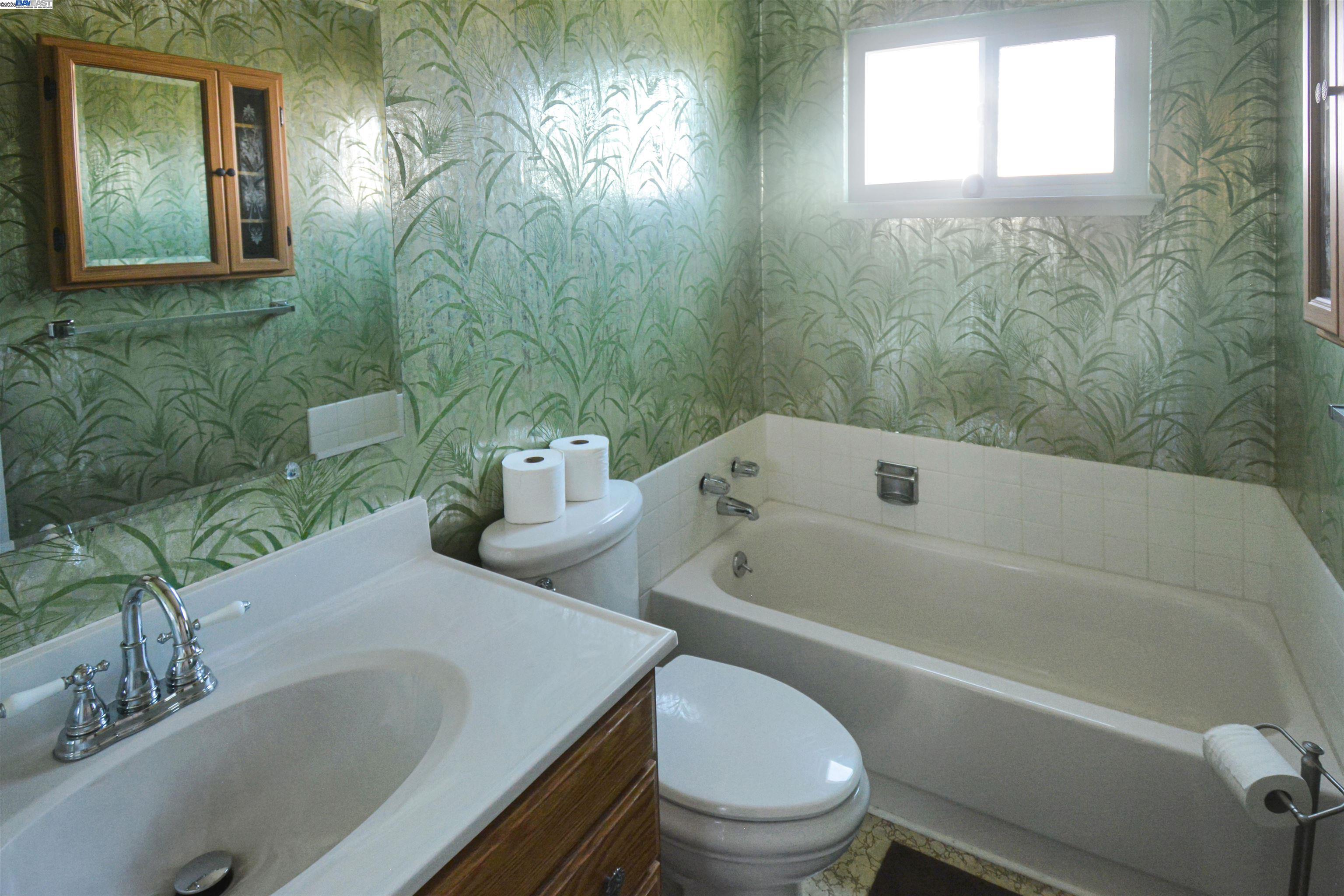 Detail Gallery Image 14 of 23 For 2120 Shasta, Martinez,  CA 94553 - 3 Beds | 2 Baths