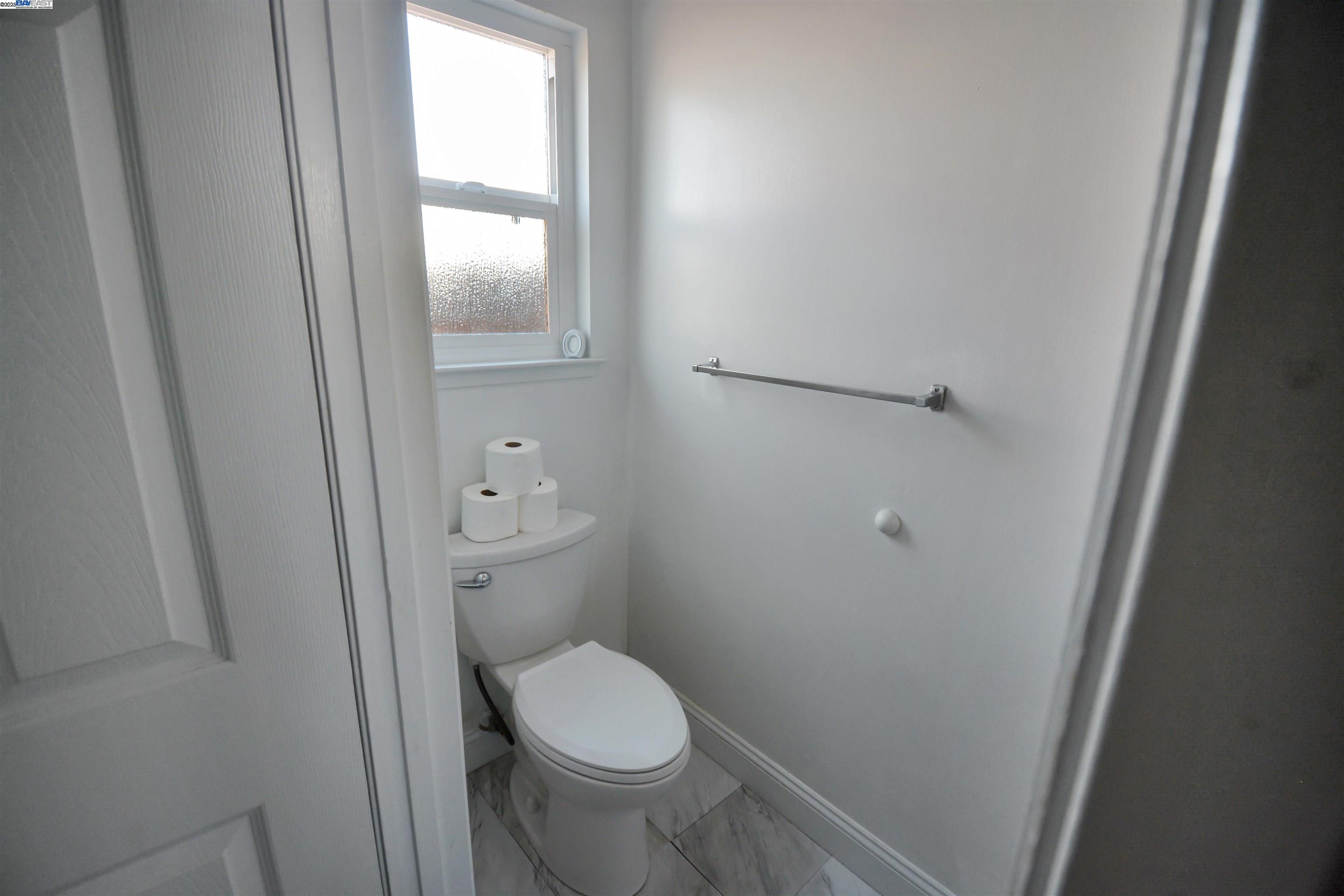 Detail Gallery Image 17 of 23 For 2120 Shasta, Martinez,  CA 94553 - 3 Beds | 2 Baths