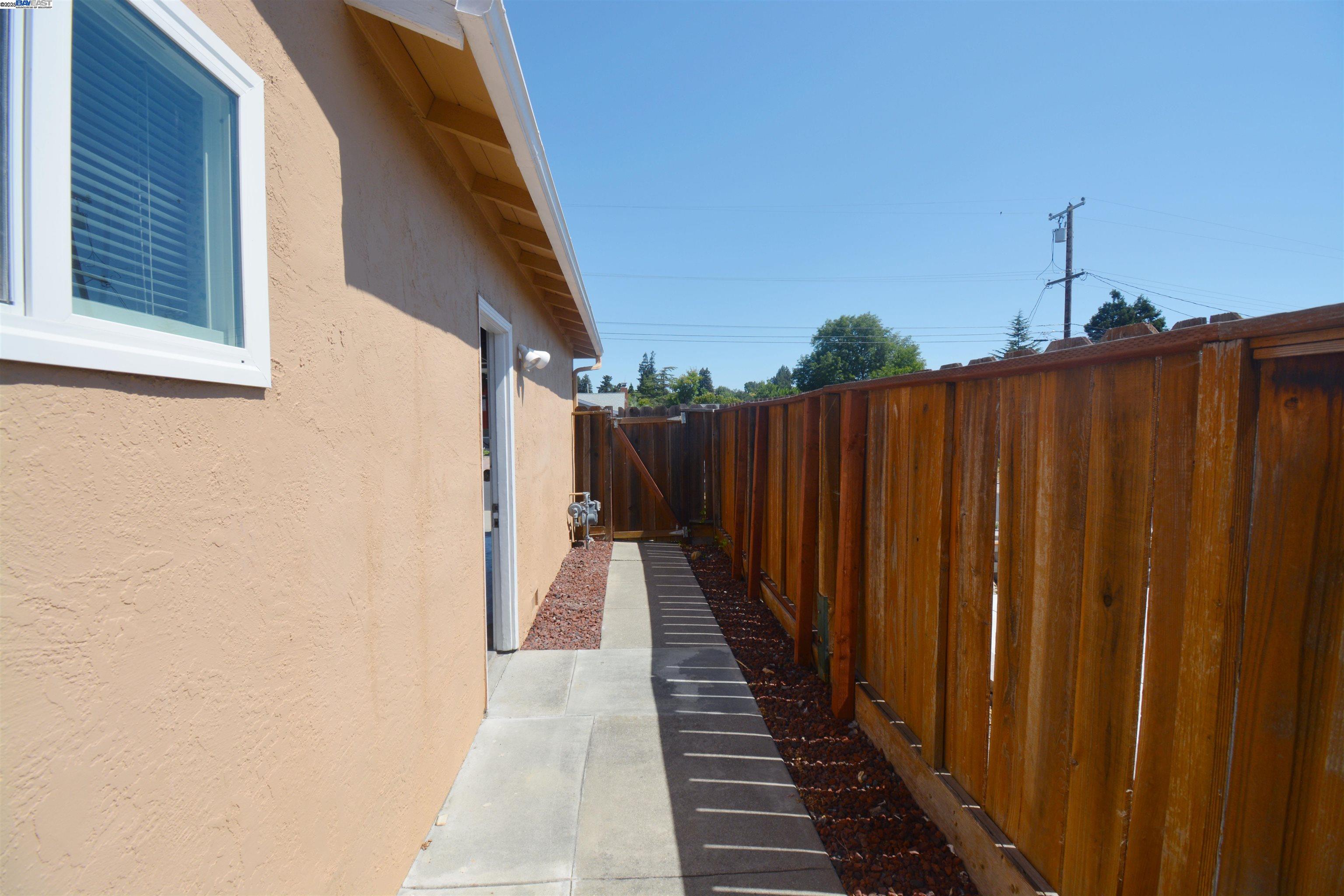 Detail Gallery Image 19 of 23 For 2120 Shasta, Martinez,  CA 94553 - 3 Beds | 2 Baths