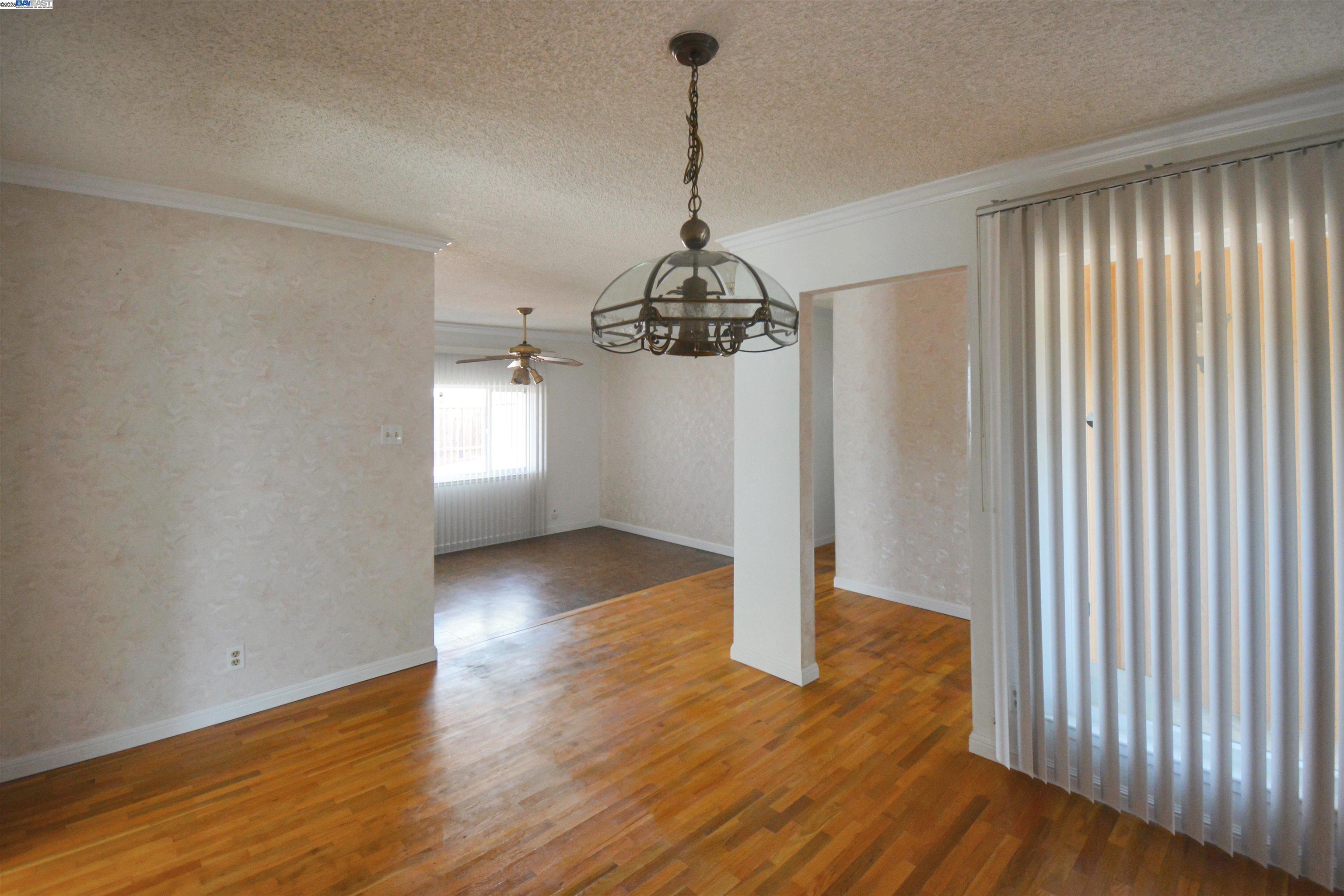 Detail Gallery Image 8 of 23 For 2120 Shasta, Martinez,  CA 94553 - 3 Beds | 2 Baths
