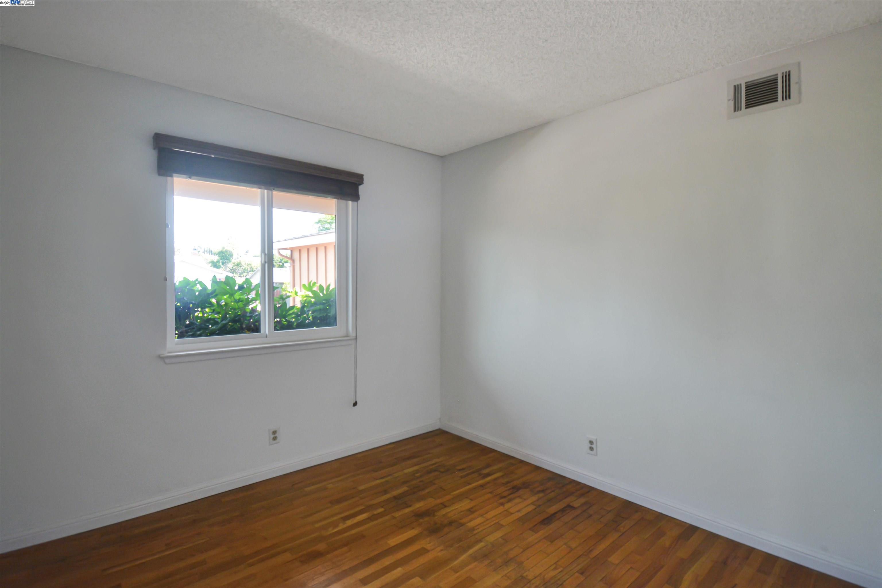 Detail Gallery Image 9 of 23 For 2120 Shasta, Martinez,  CA 94553 - 3 Beds | 2 Baths