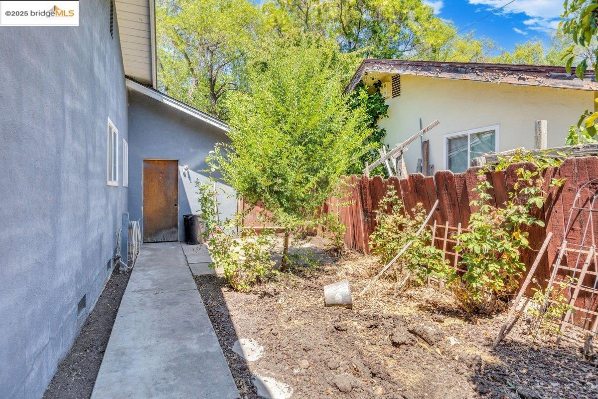 Detail Gallery Image 27 of 31 For 1702 Sherwood Ave, Modesto,  CA 95350 - 3 Beds | 2 Baths