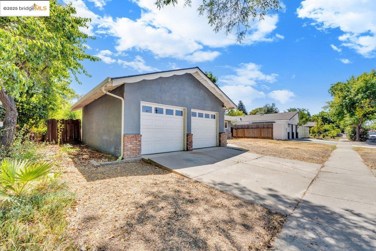 Detail Gallery Image 31 of 31 For 1702 Sherwood Ave, Modesto,  CA 95350 - 3 Beds | 2 Baths