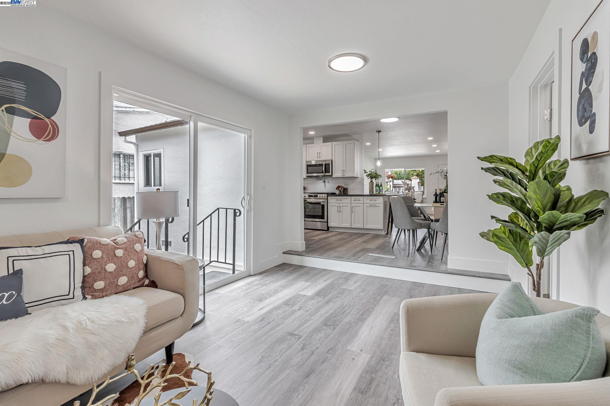 Detail Gallery Image 12 of 41 For 5835 Morse Dr, Oakland,  CA 94605 - 3 Beds | 2 Baths