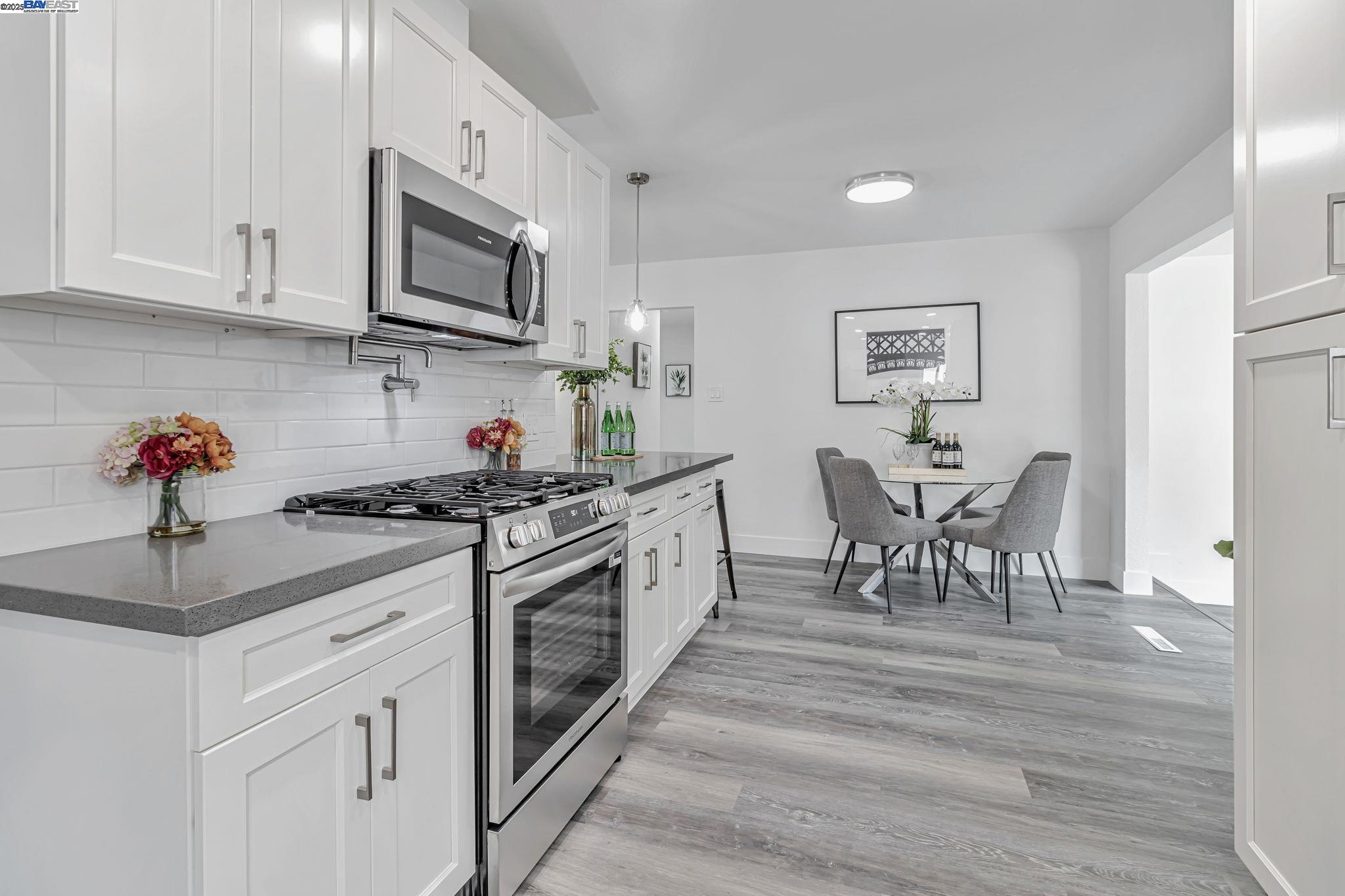 Detail Gallery Image 17 of 41 For 5835 Morse Dr, Oakland,  CA 94605 - 3 Beds | 2 Baths