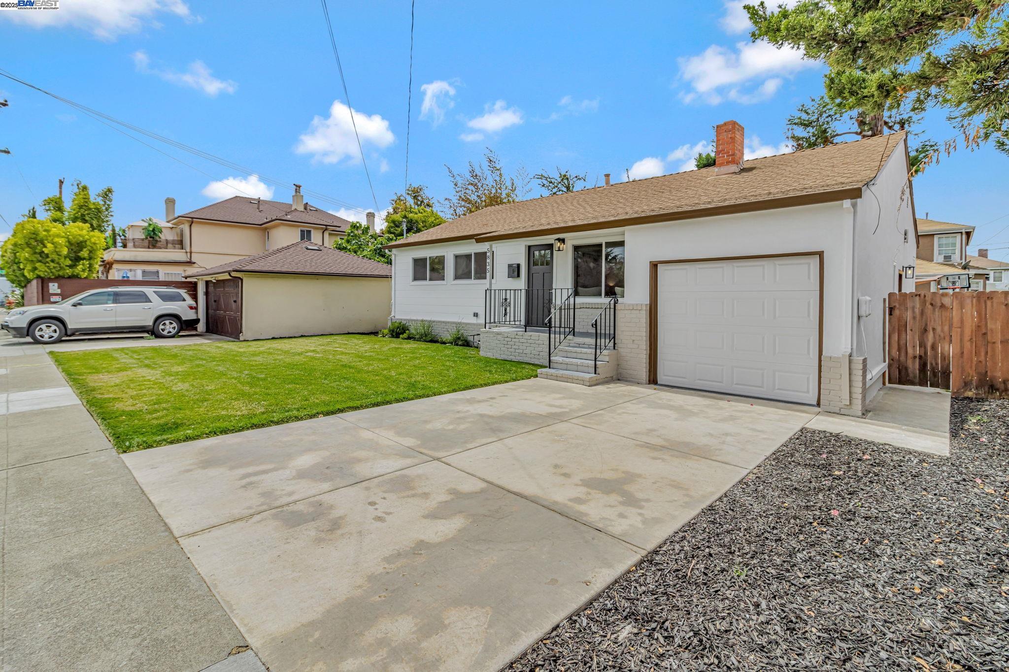 Detail Gallery Image 4 of 41 For 5835 Morse Dr, Oakland,  CA 94605 - 3 Beds | 2 Baths