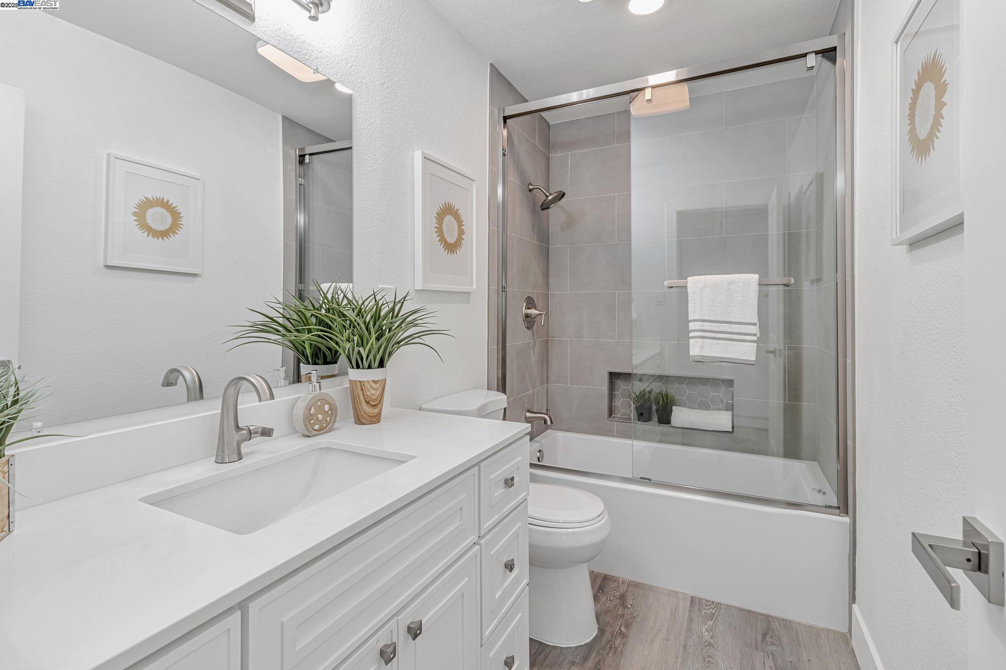 Detail Gallery Image 31 of 41 For 5835 Morse Dr, Oakland,  CA 94605 - 3 Beds | 2 Baths