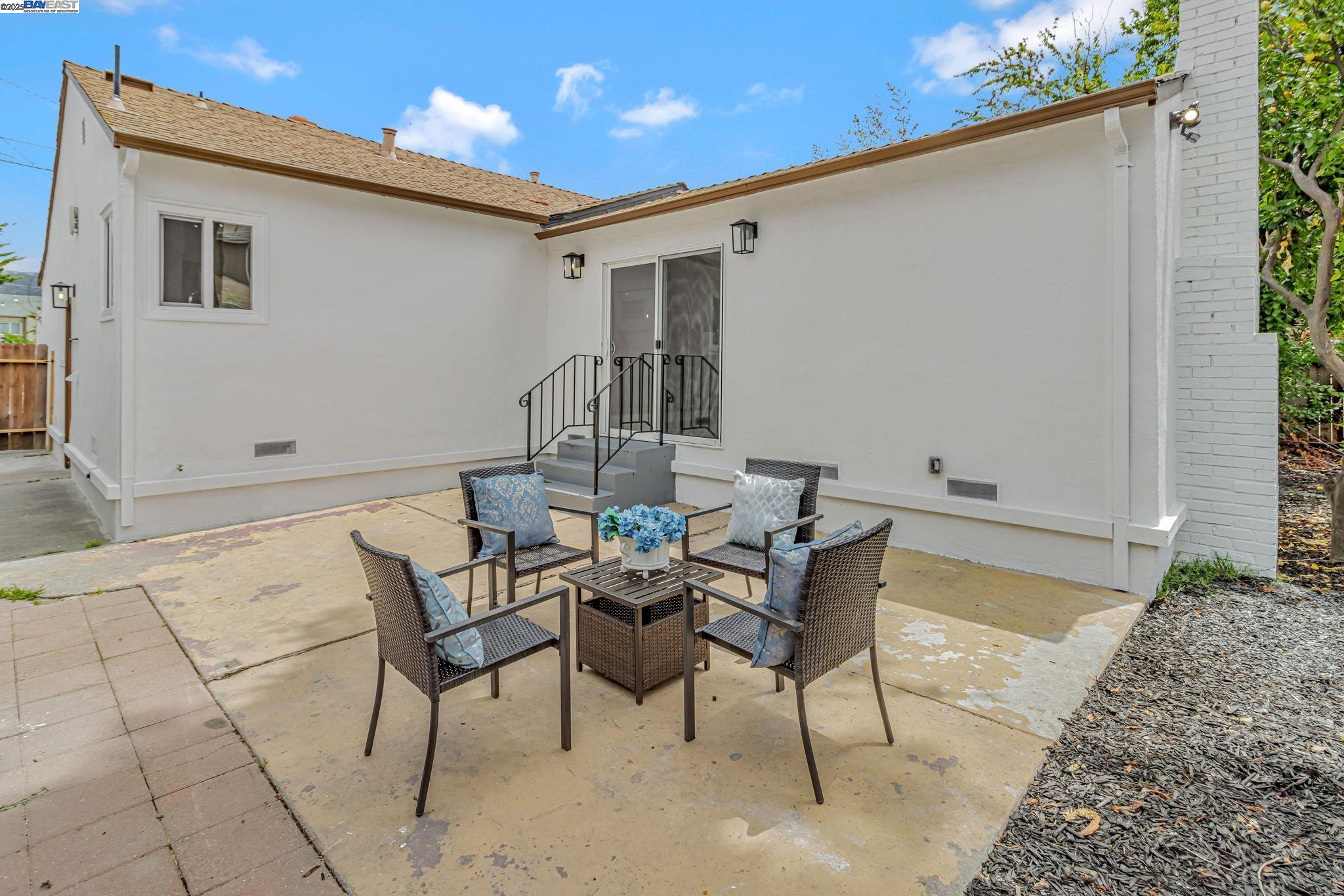 Detail Gallery Image 37 of 41 For 5835 Morse Dr, Oakland,  CA 94605 - 3 Beds | 2 Baths