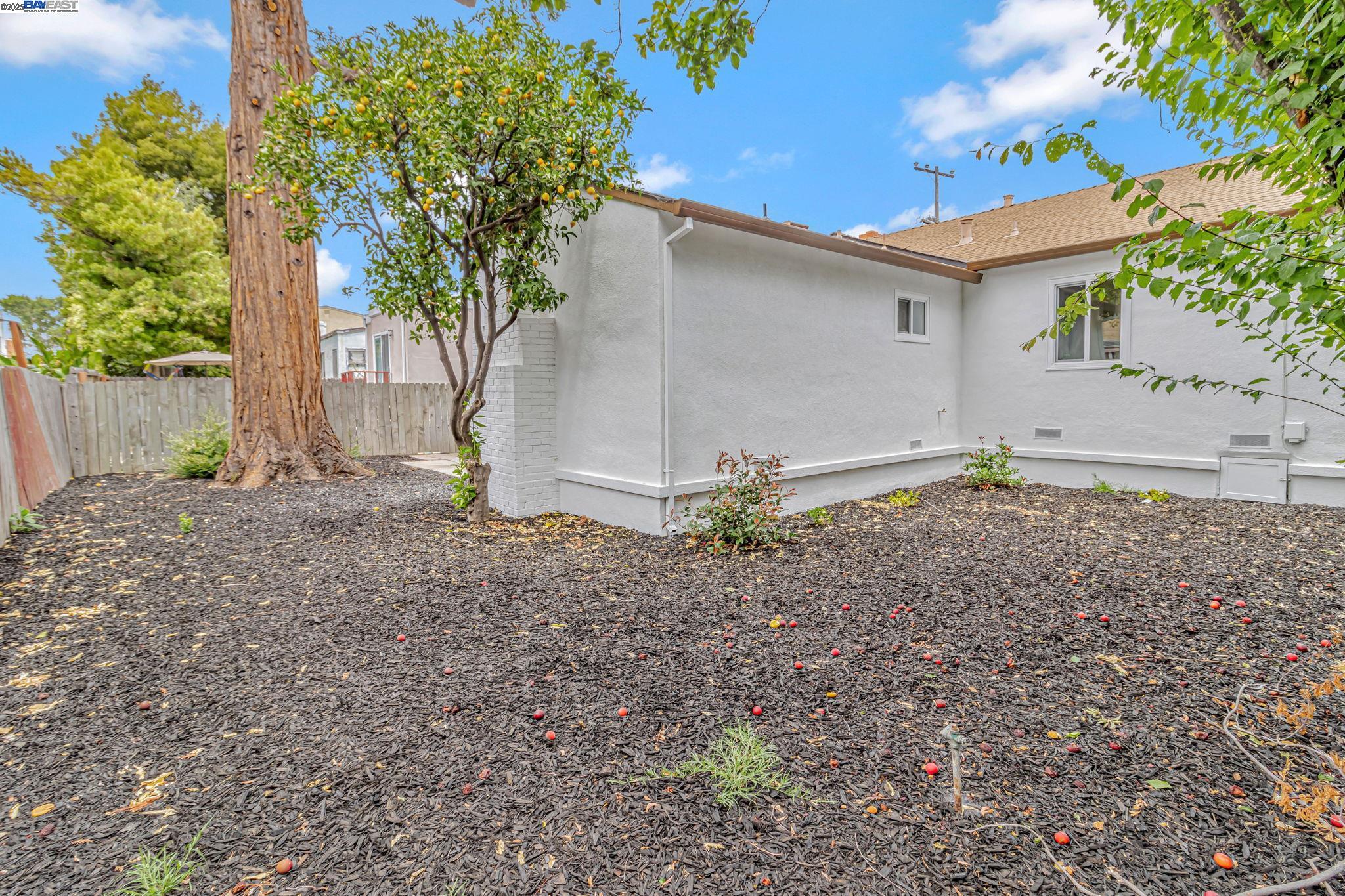 Detail Gallery Image 40 of 41 For 5835 Morse Dr, Oakland,  CA 94605 - 3 Beds | 2 Baths