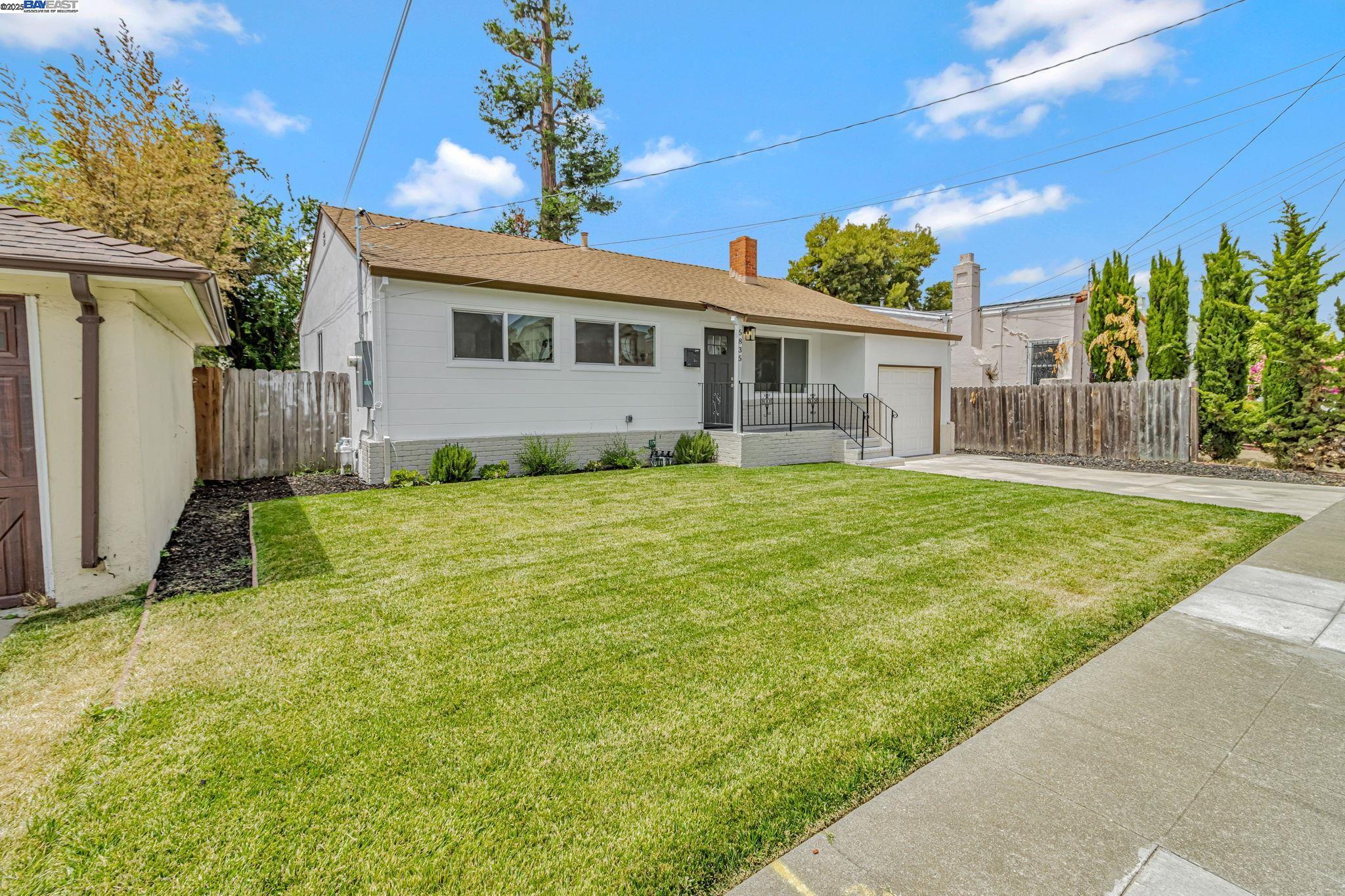Detail Gallery Image 5 of 41 For 5835 Morse Dr, Oakland,  CA 94605 - 3 Beds | 2 Baths