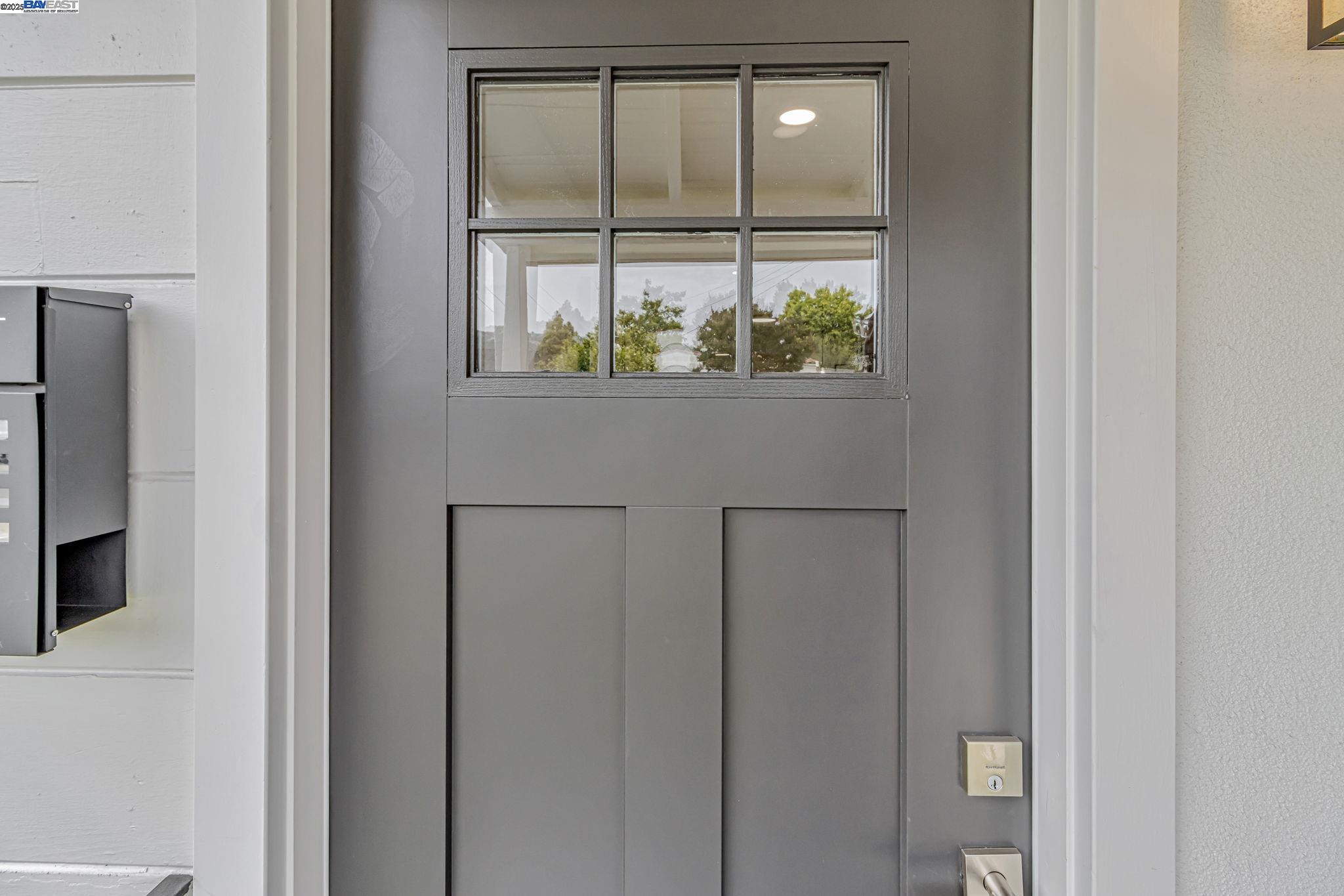 Detail Gallery Image 7 of 41 For 5835 Morse Dr, Oakland,  CA 94605 - 3 Beds | 2 Baths