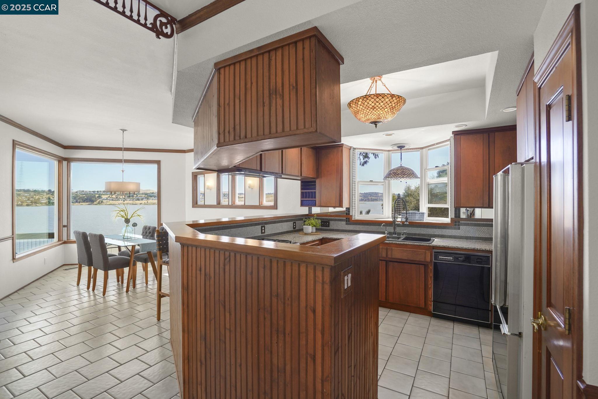 Detail Gallery Image 15 of 55 For 376 Winslow St, Crockett,  CA 94525 - 3 Beds | 2 Baths