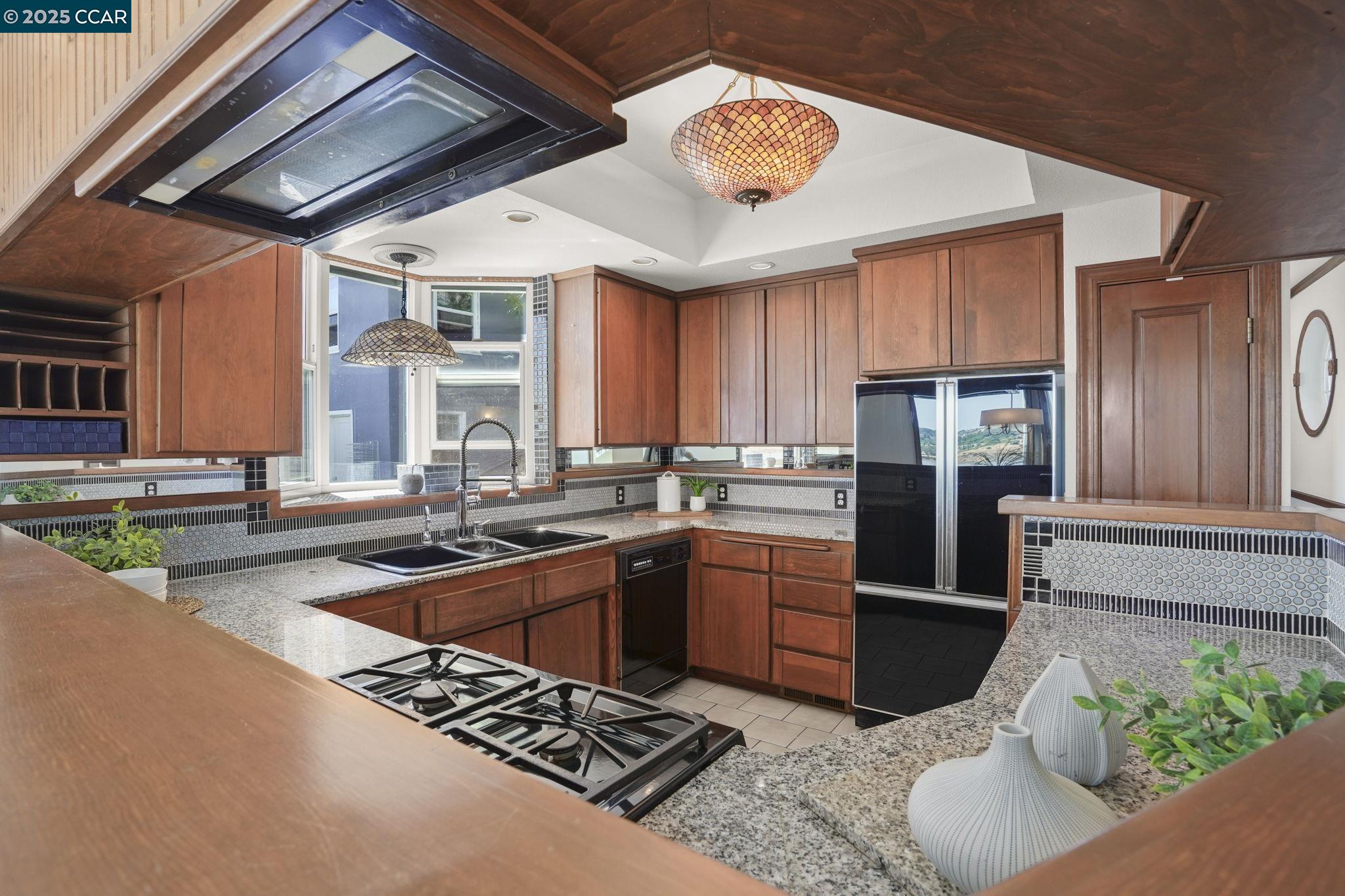 Detail Gallery Image 16 of 55 For 376 Winslow St, Crockett,  CA 94525 - 3 Beds | 2 Baths