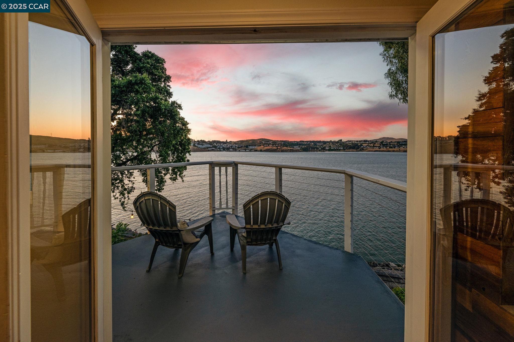 Detail Gallery Image 4 of 55 For 376 Winslow St, Crockett,  CA 94525 - 3 Beds | 2 Baths