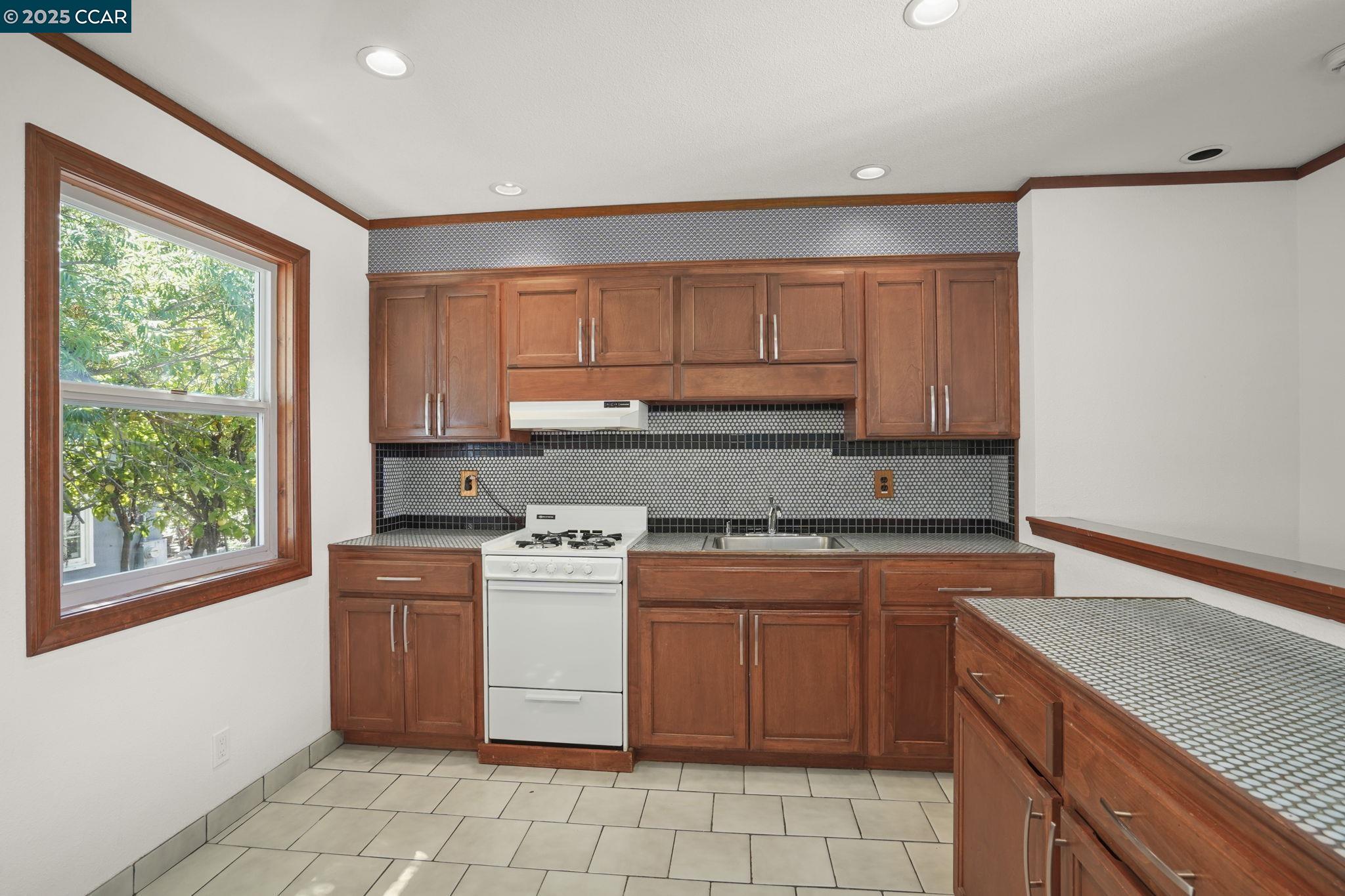 Detail Gallery Image 32 of 55 For 376 Winslow St, Crockett,  CA 94525 - 3 Beds | 2 Baths