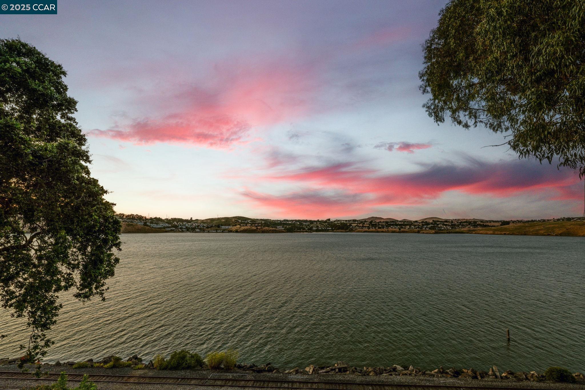 Detail Gallery Image 6 of 55 For 376 Winslow St, Crockett,  CA 94525 - 3 Beds | 2 Baths