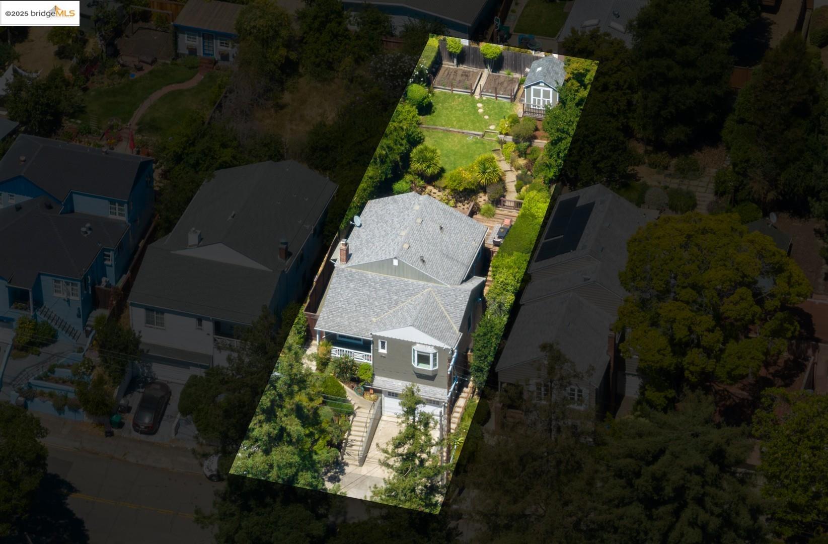Detail Gallery Image 2 of 28 For 4007 Lyman Rd, Oakland,  CA 94602 - 2 Beds | 1 Baths