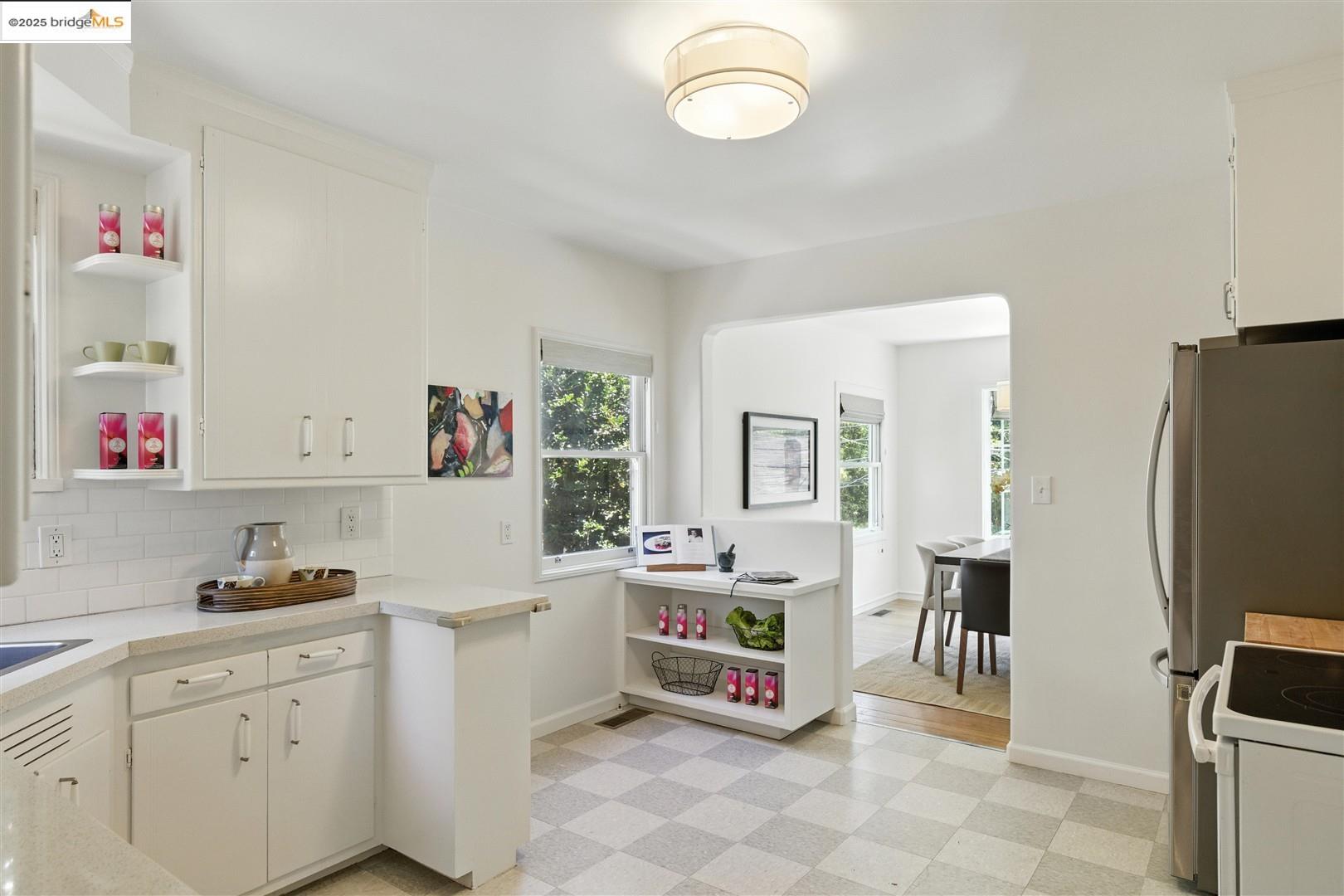 Detail Gallery Image 11 of 28 For 4007 Lyman Rd, Oakland,  CA 94602 - 2 Beds | 1 Baths