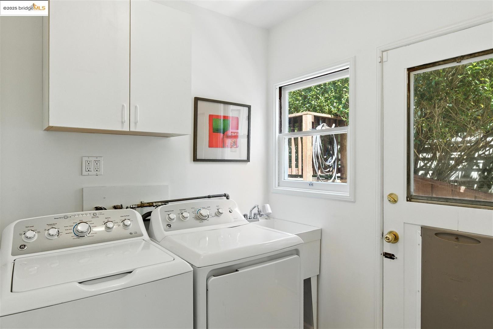 Detail Gallery Image 12 of 28 For 4007 Lyman Rd, Oakland,  CA 94602 - 2 Beds | 1 Baths