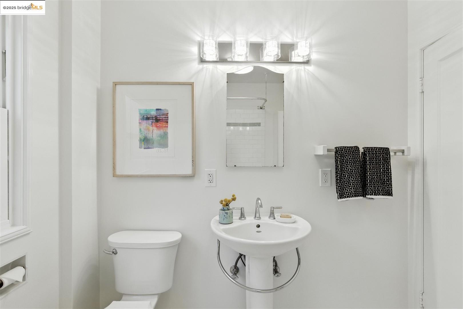 Detail Gallery Image 15 of 28 For 4007 Lyman Rd, Oakland,  CA 94602 - 2 Beds | 1 Baths