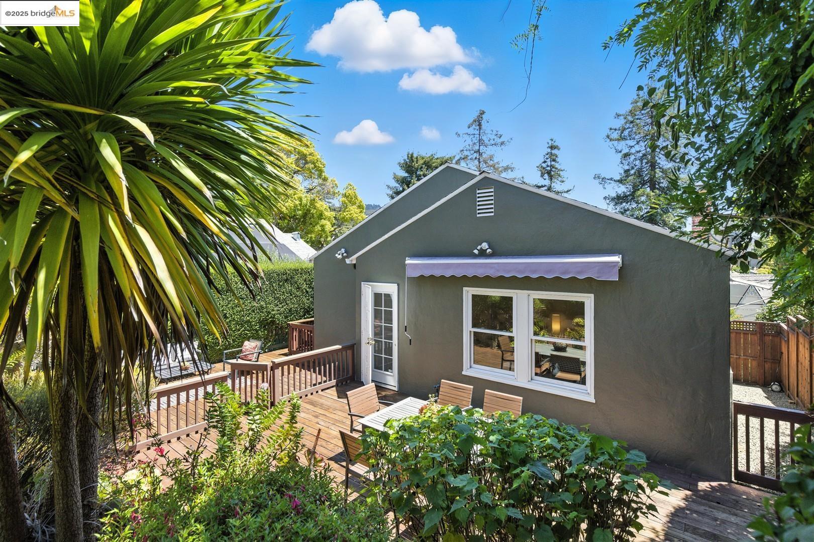 Detail Gallery Image 18 of 28 For 4007 Lyman Rd, Oakland,  CA 94602 - 2 Beds | 1 Baths
