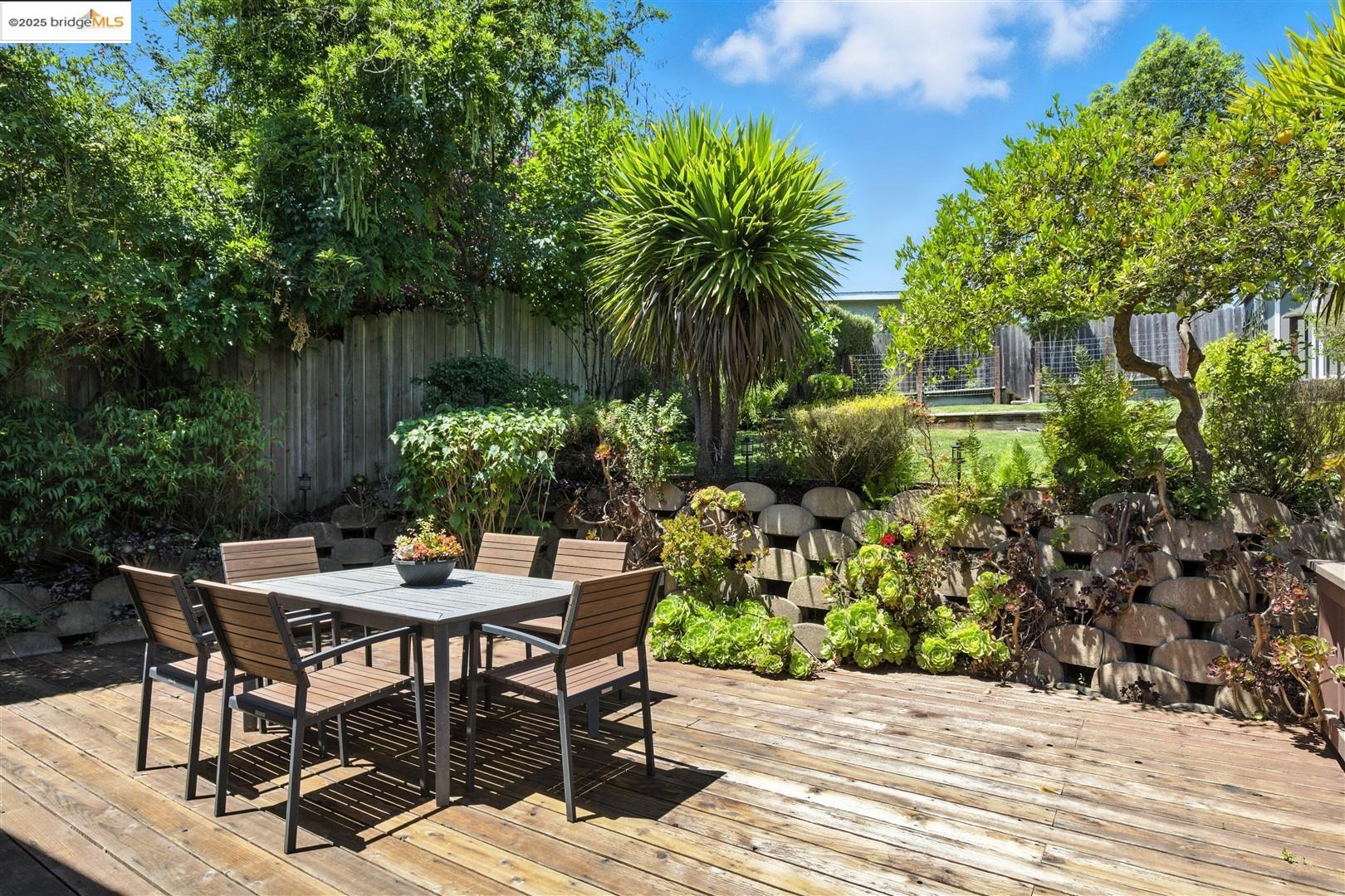 Detail Gallery Image 20 of 28 For 4007 Lyman Rd, Oakland,  CA 94602 - 2 Beds | 1 Baths