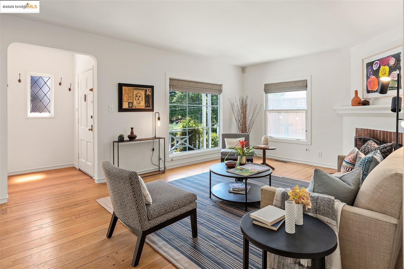 Detail Gallery Image 4 of 28 For 4007 Lyman Rd, Oakland,  CA 94602 - 2 Beds | 1 Baths