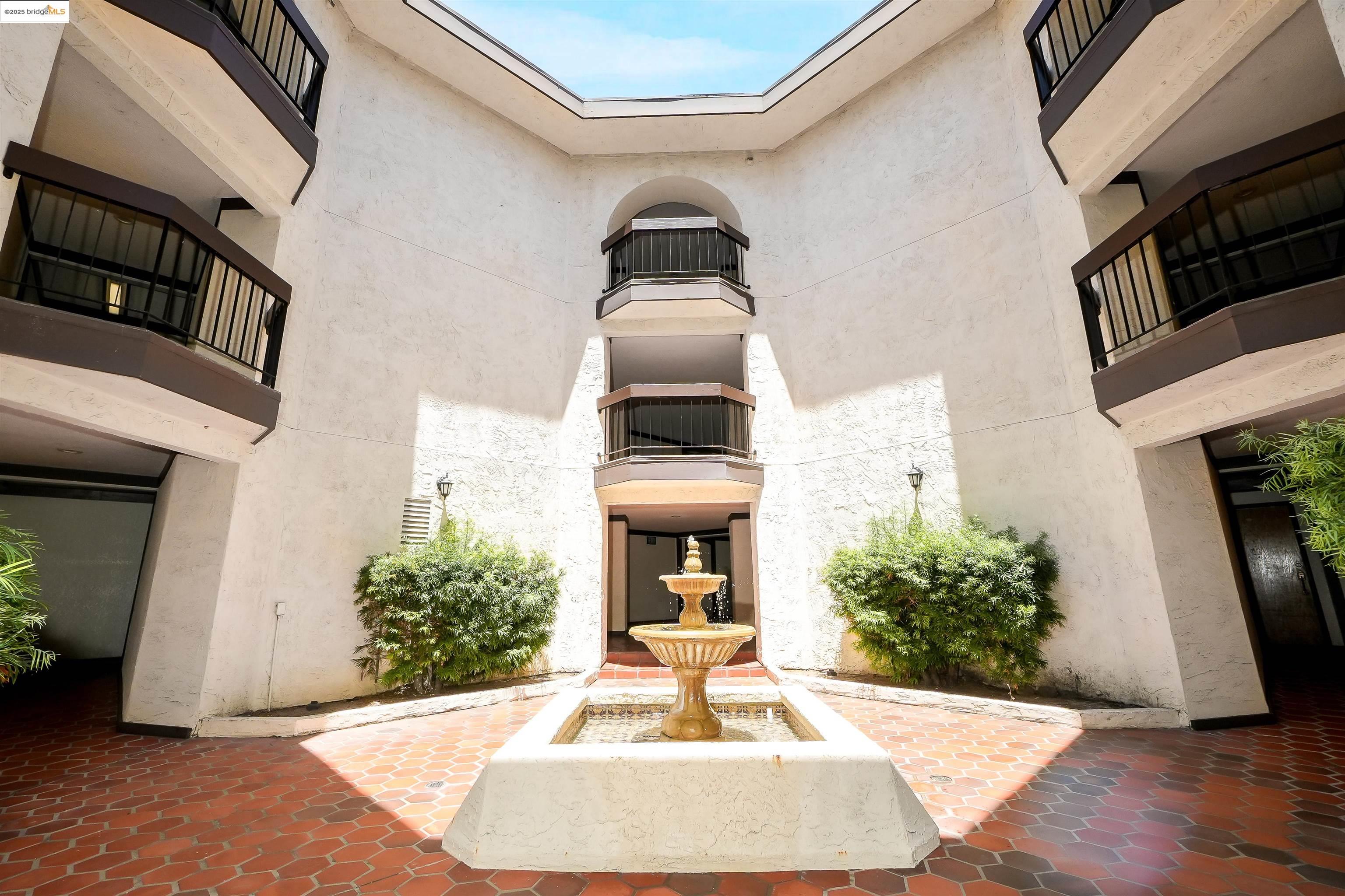 Detail Gallery Image 4 of 56 For 39821 Cedar Blvd #111,  Newark,  CA 94560 - 3 Beds | 2 Baths