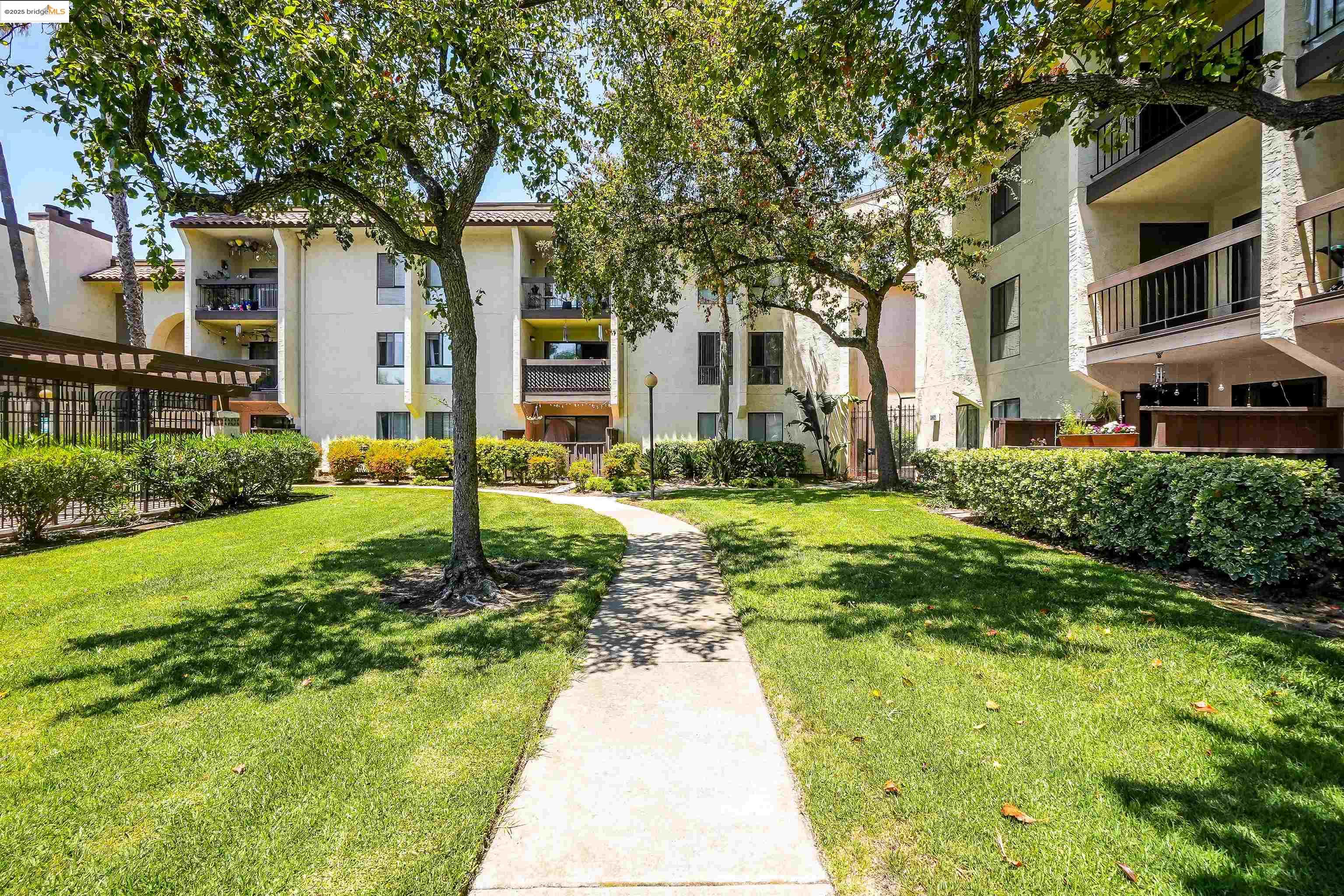 Detail Gallery Image 40 of 56 For 39821 Cedar Blvd #111,  Newark,  CA 94560 - 3 Beds | 2 Baths