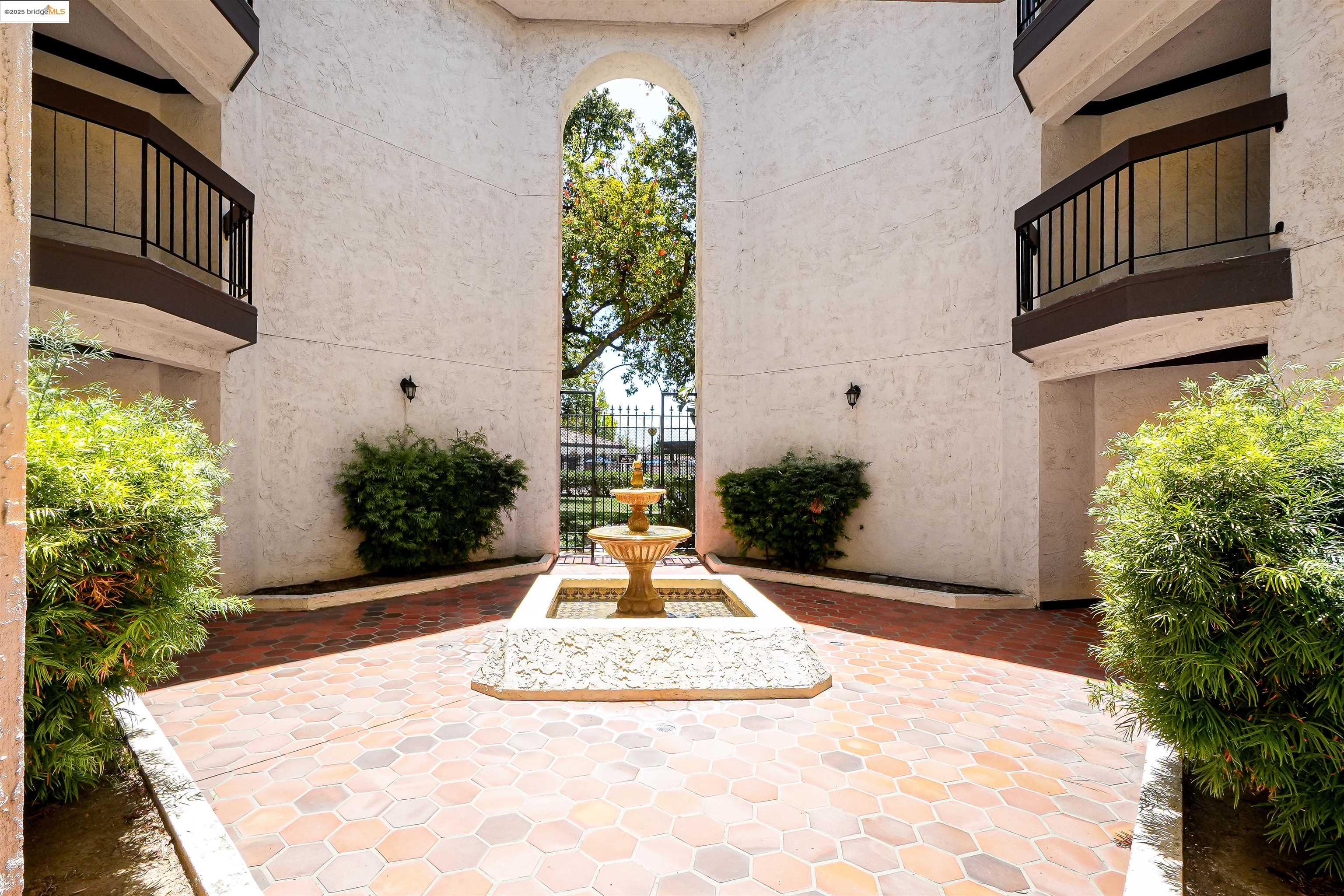 Detail Gallery Image 41 of 56 For 39821 Cedar Blvd #111,  Newark,  CA 94560 - 3 Beds | 2 Baths