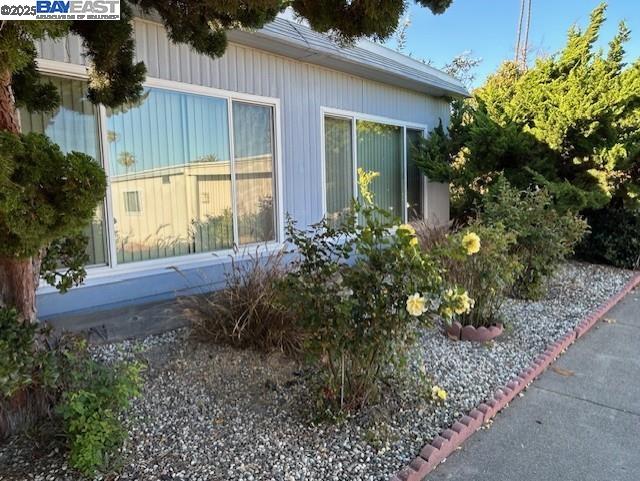 Detail Gallery Image 1 of 37 For 198 Hawaii Circle, Union City,  CA 94587 - 2 Beds | 2 Baths