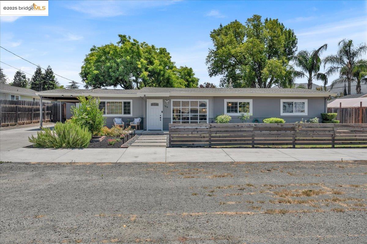 Detail Gallery Image 1 of 1 For 1818 Paul Ln, Concord,  CA 94521 - 3 Beds | 2 Baths